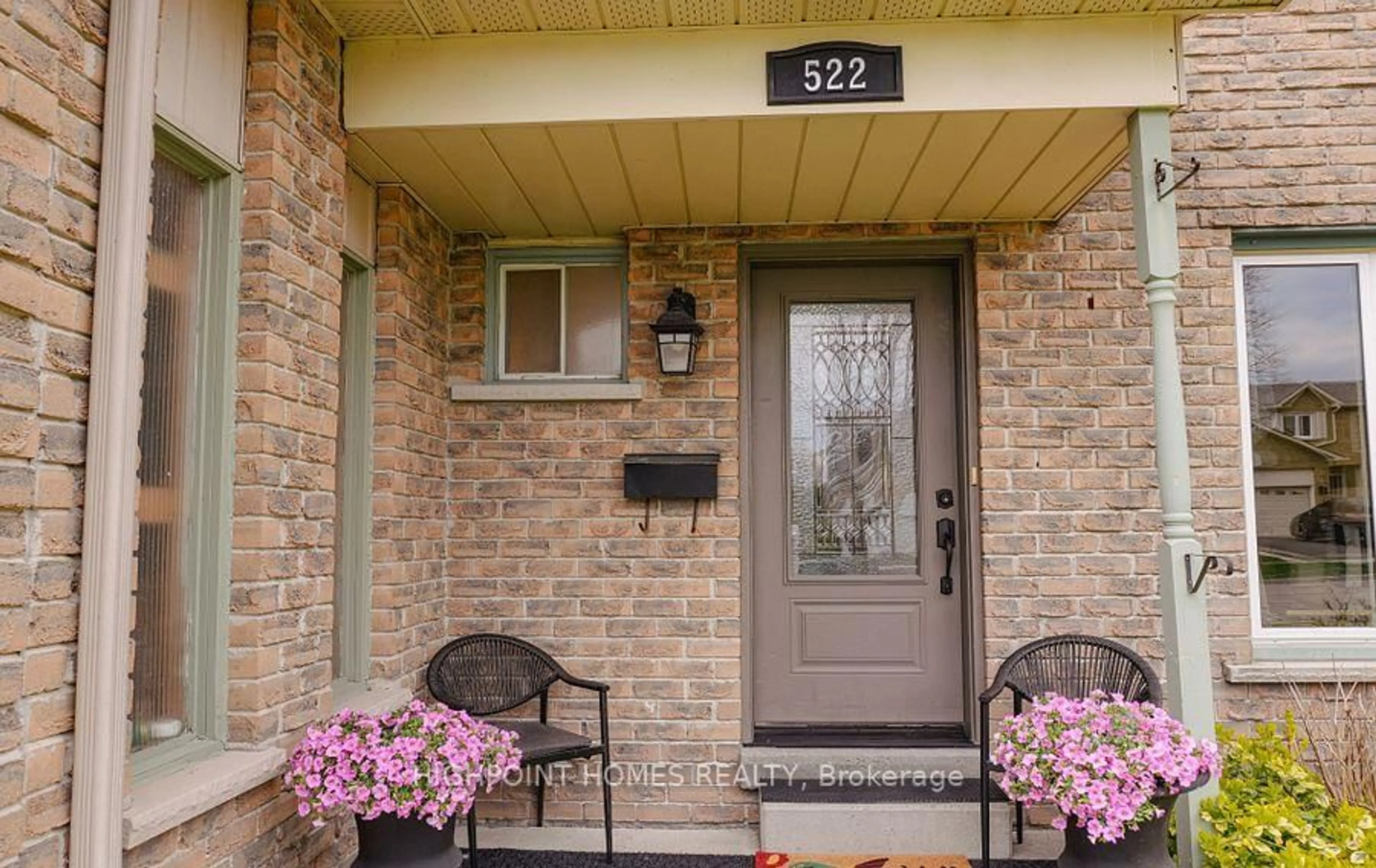 Indoor entryway for 522 Powell Rd, Whitby Ontario L1N 6Y7