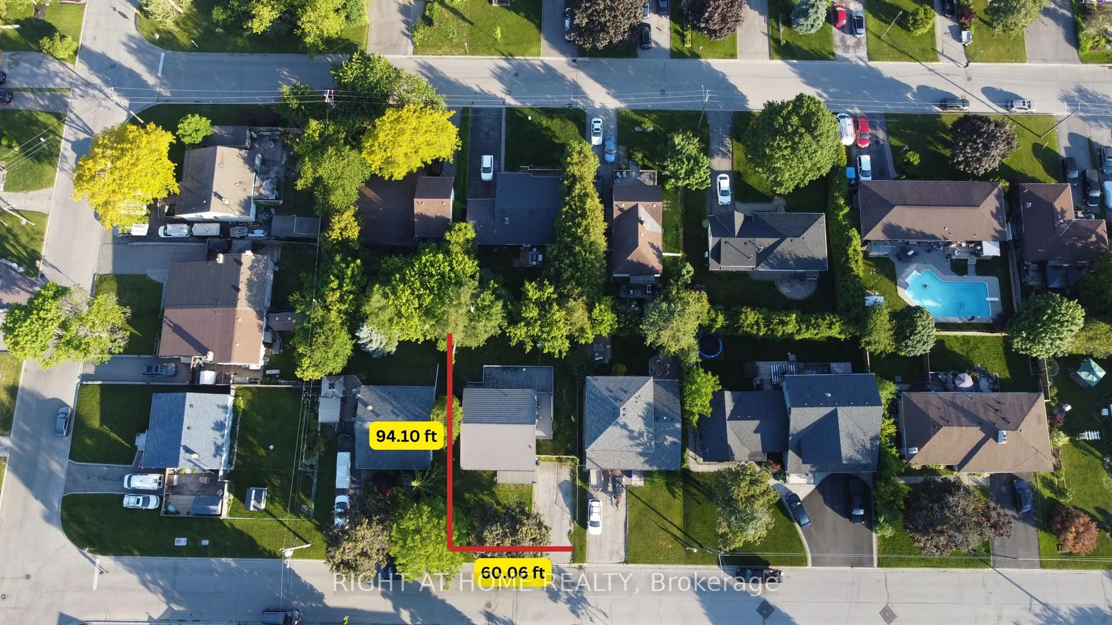 A pic from outside/outdoor area/front of a property/back of a property/a pic from drone, street for 1327 Commerce St, Pickering Ontario L1W 1E1