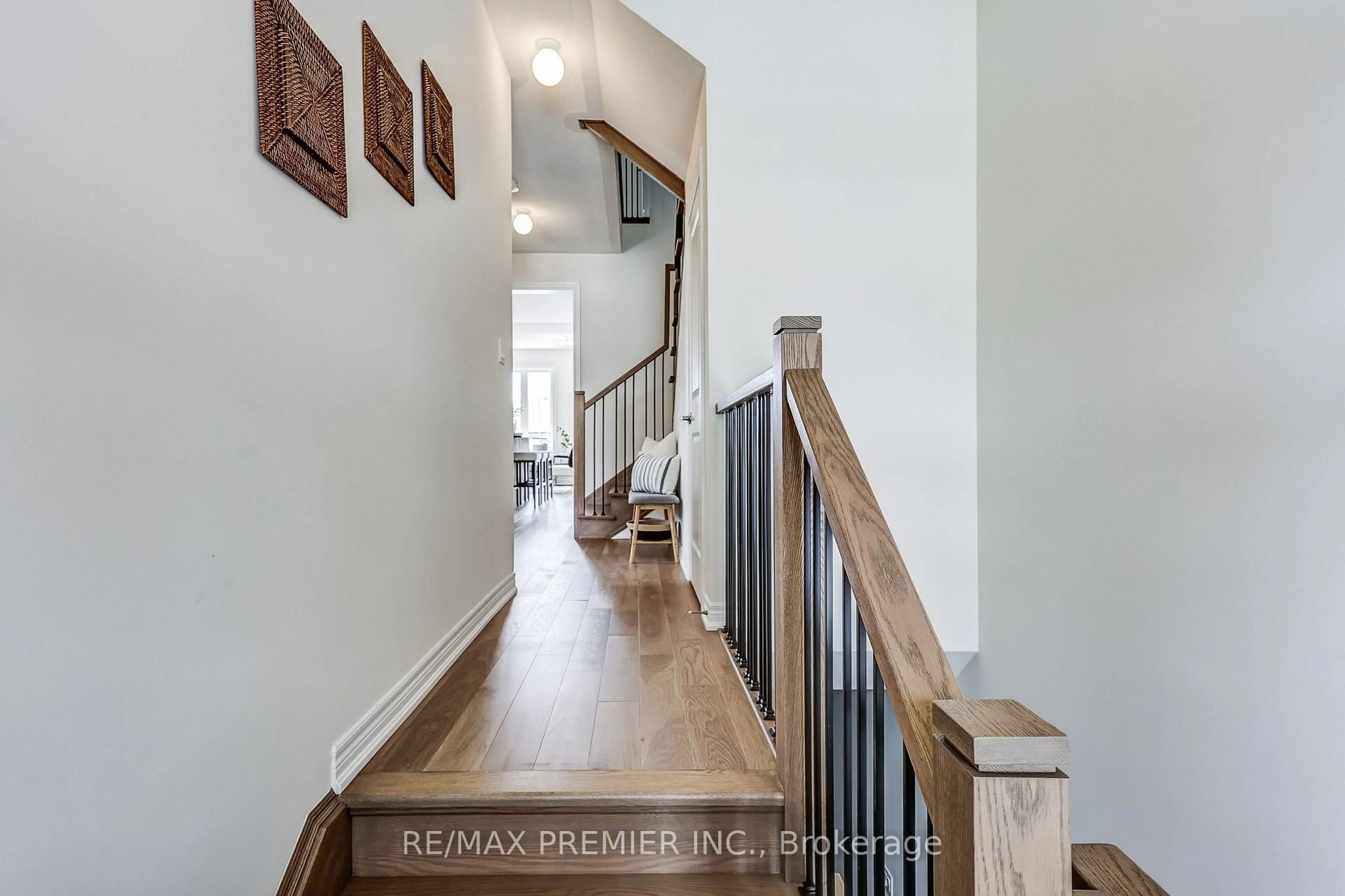Stairs for 1267 Winding Woods Tr, Pickering Ontario L1X 0S3