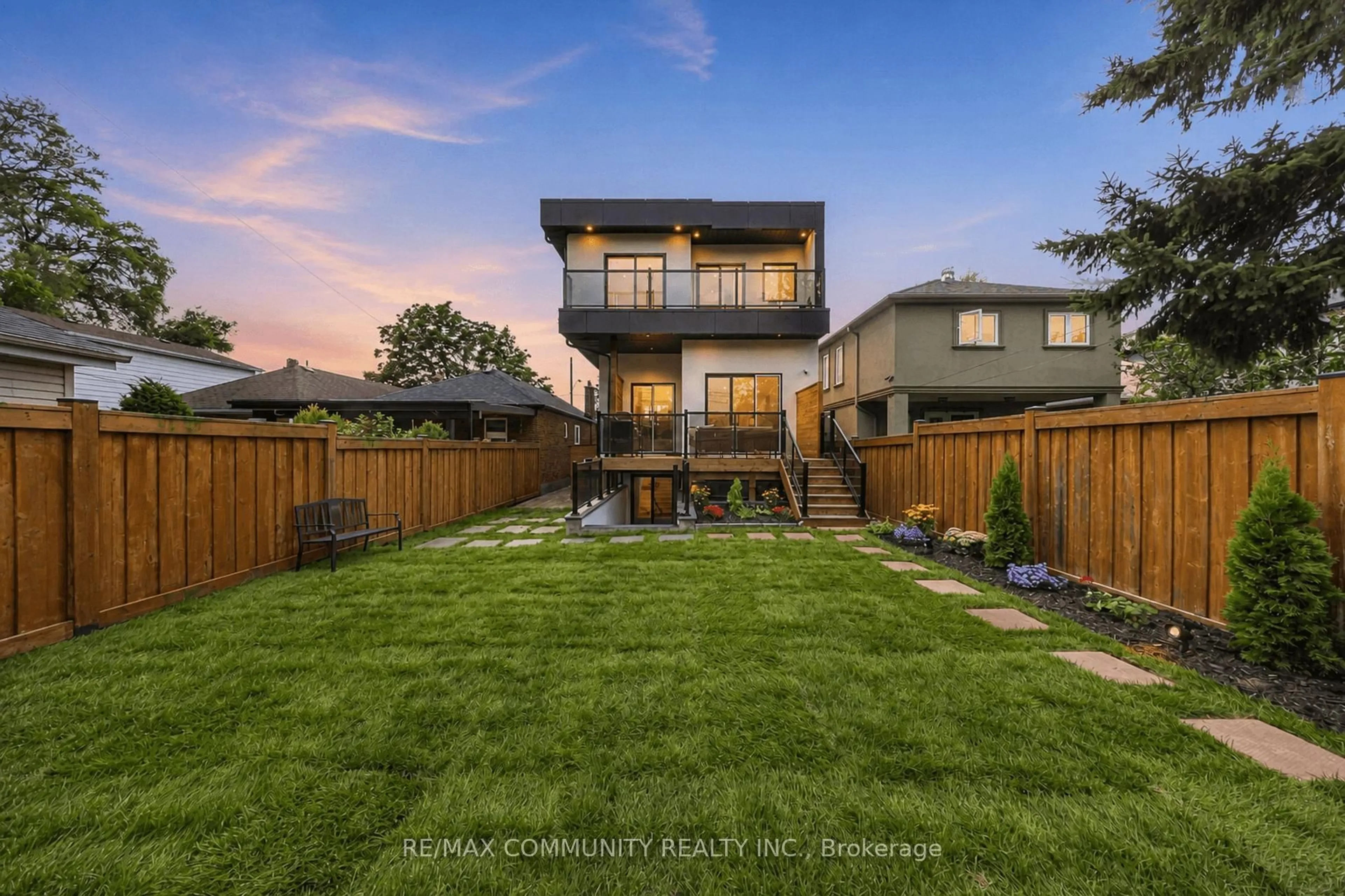Unknown for 7 Derwyn Rd, Toronto Ontario M4J 4M7