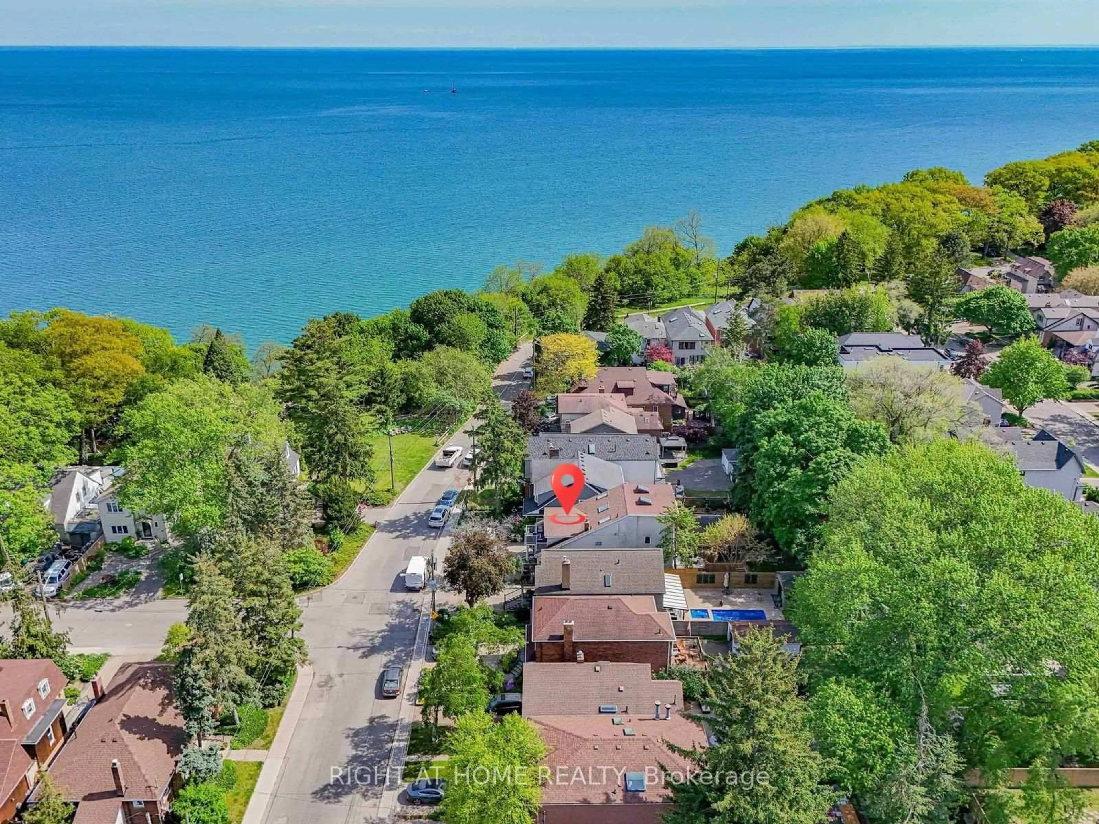 A pic from outside/outdoor area/front of a property/back of a property/a pic from drone, water/lake/river/ocean view for 20 Kildonan Dr, Toronto Ontario M1N 3B5