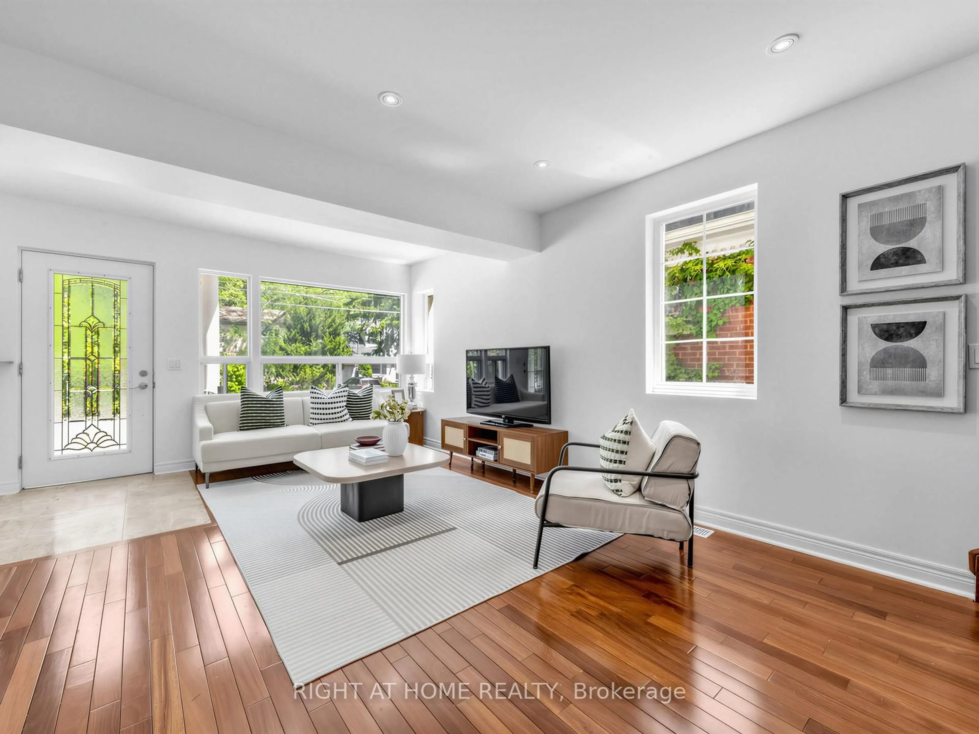 Living room with furniture, unknown for 20 Kildonan Dr, Toronto Ontario M1N 3B5