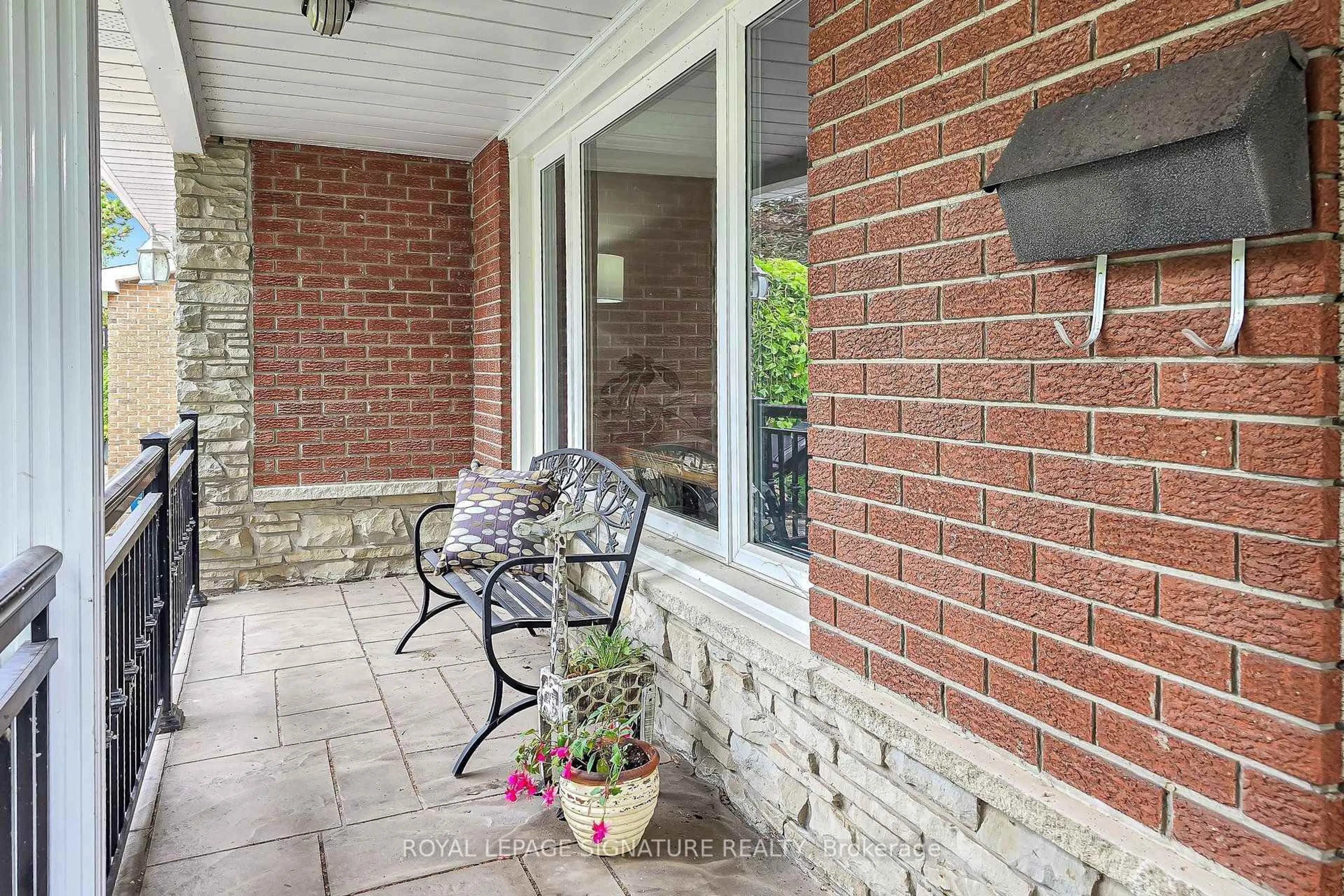 Patio, street for 91 Holmcrest Tr, Toronto Ontario M1C 1V8