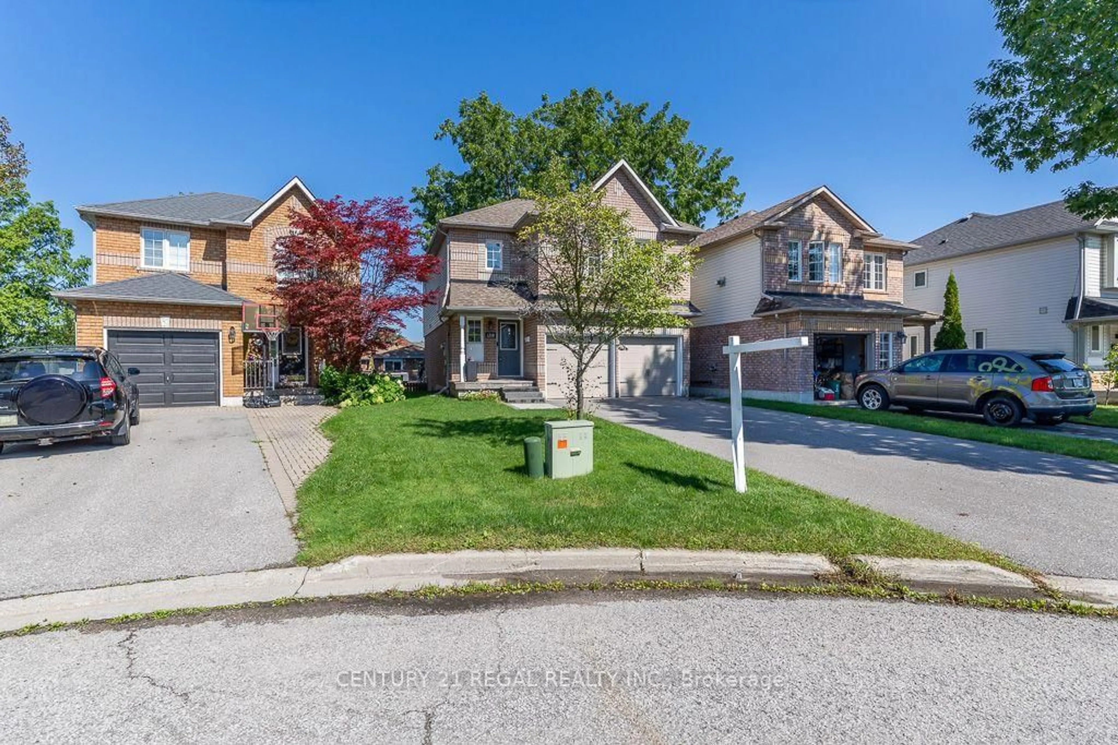 A pic from outside/outdoor area/front of a property/back of a property/a pic from drone, street for 1218 Monica Cook Pl, Pickering Ontario L1W 4A4