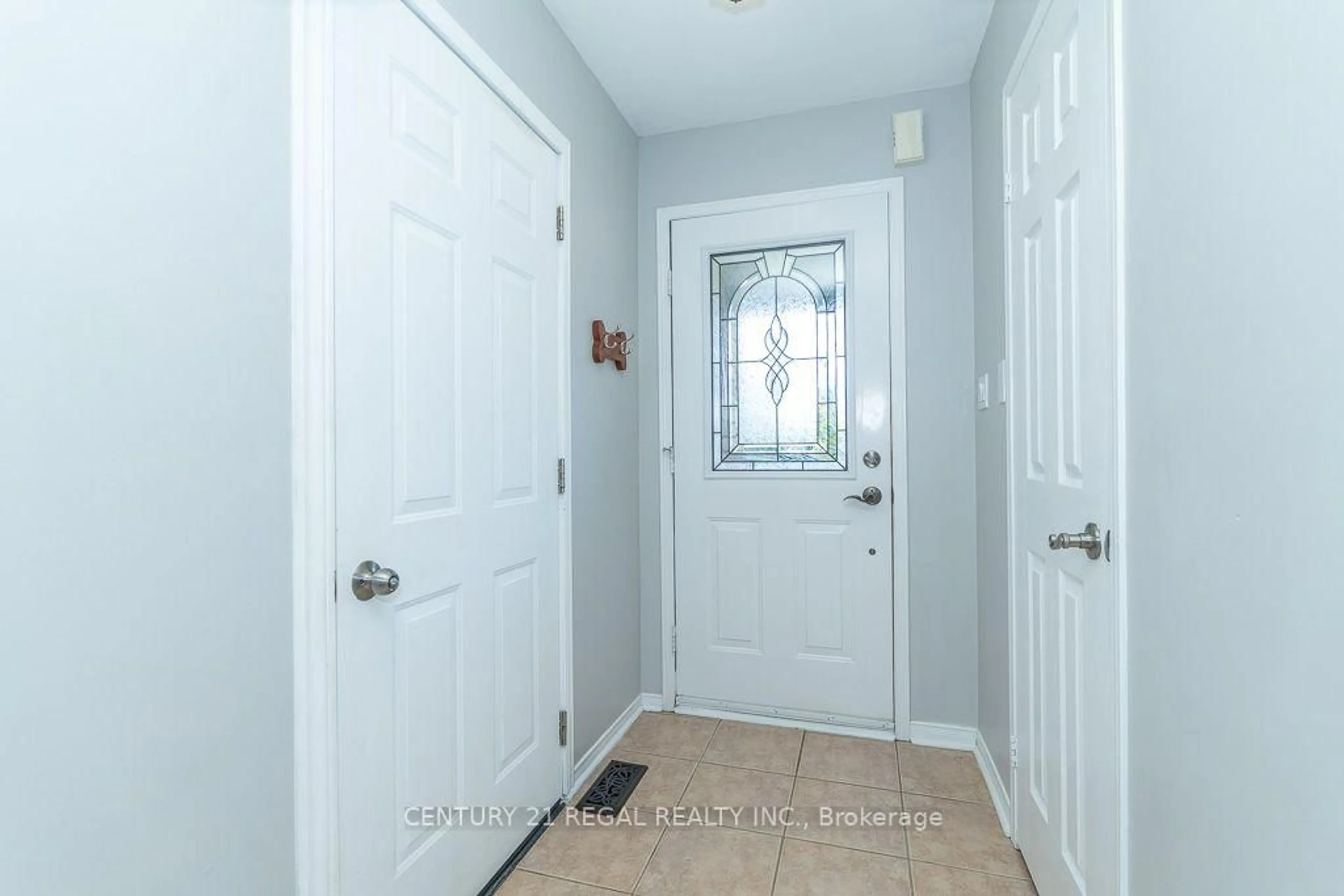 Indoor entryway for 1218 Monica Cook Pl, Pickering Ontario L1W 4A4