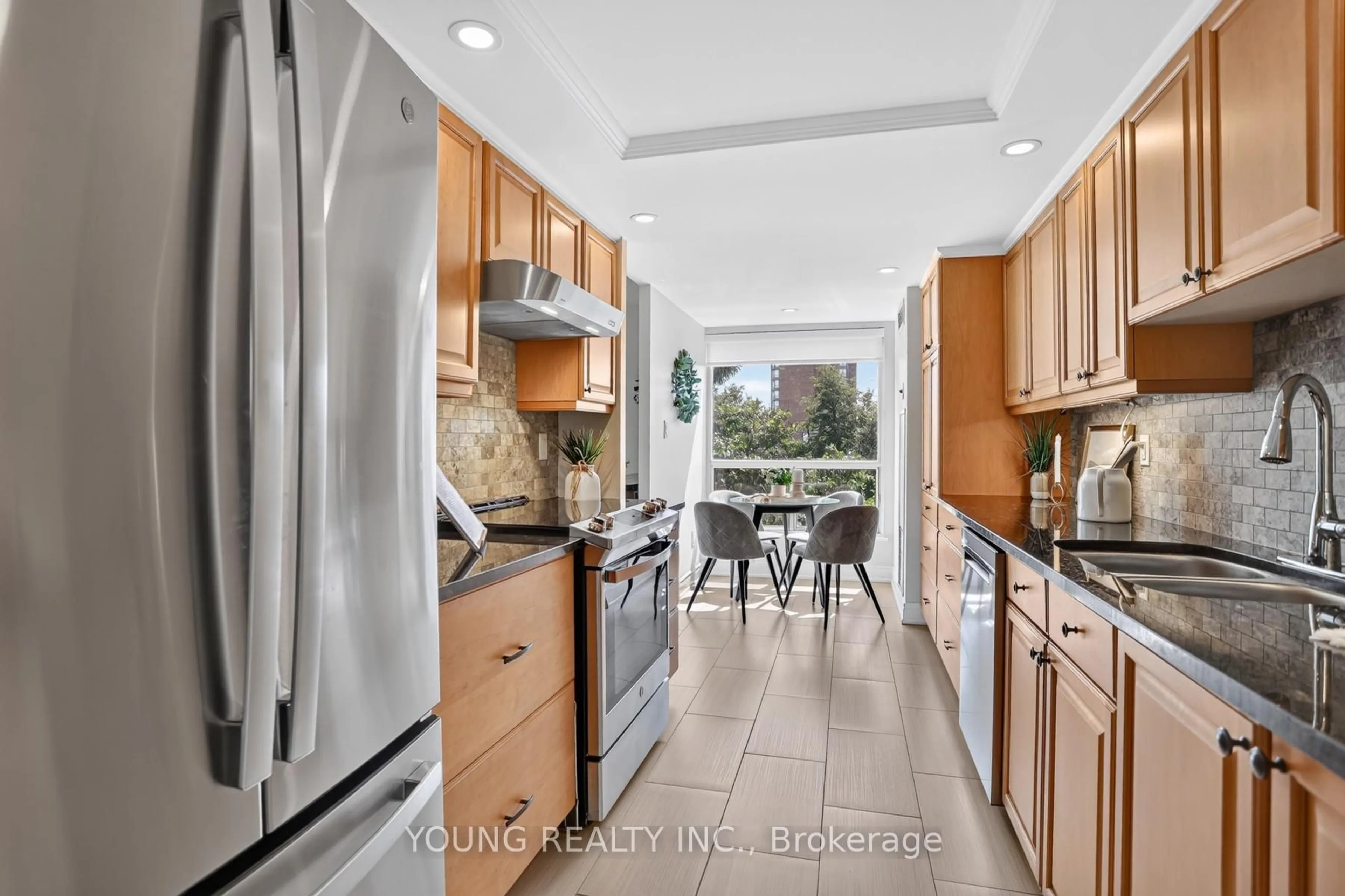 Contemporary kitchen, ceramic/tile floor for 712 ROSSLAND Rd #203, Whitby Ontario L1N 9E8