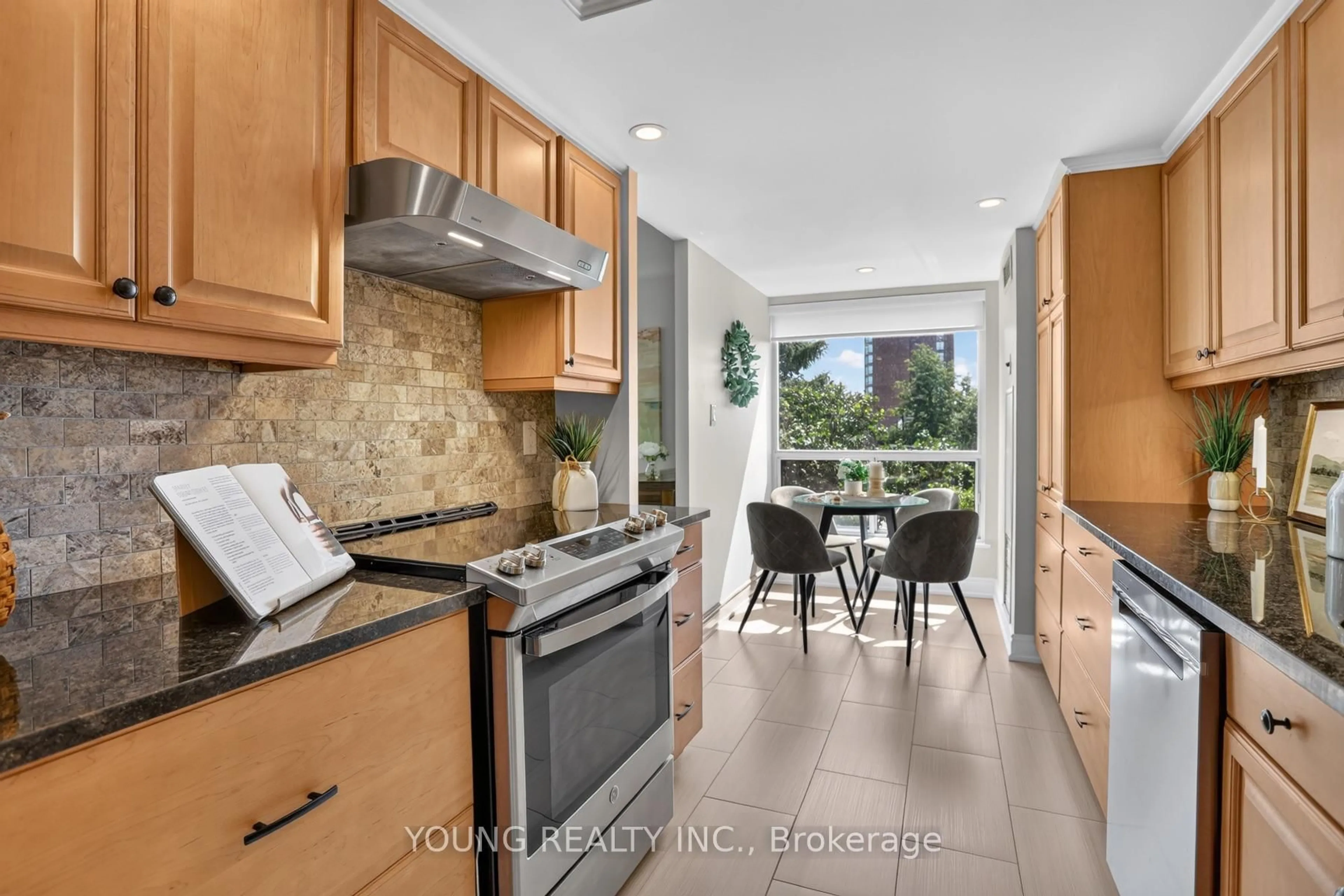 Open concept kitchen, ceramic/tile floor for 712 ROSSLAND Rd #203, Whitby Ontario L1N 9E8