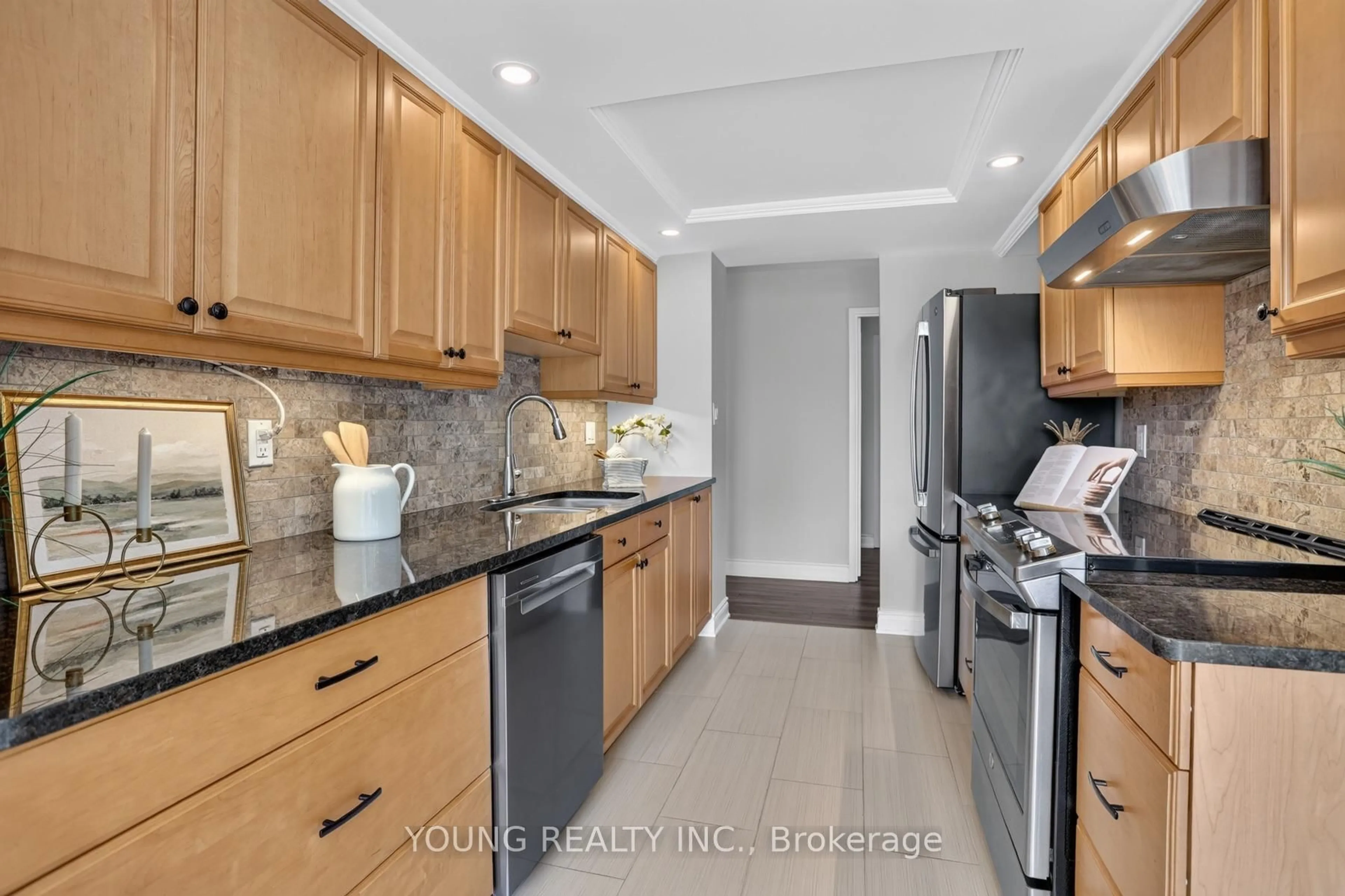 Unknown for 712 ROSSLAND Rd #203, Whitby Ontario L1N 9E8