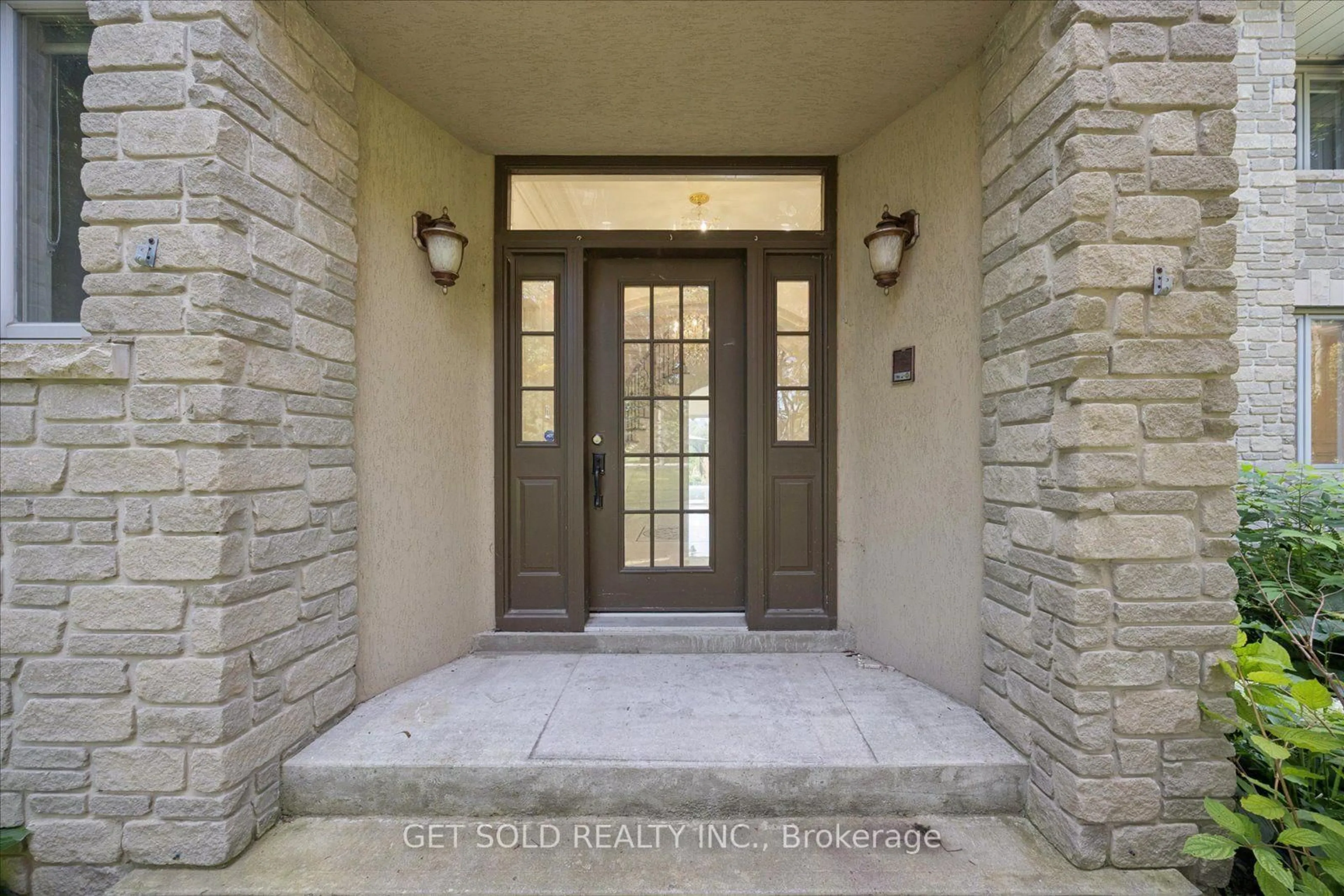 Indoor entryway for 3662 Old Scugog Rd, Clarington Ontario L1C 4J2