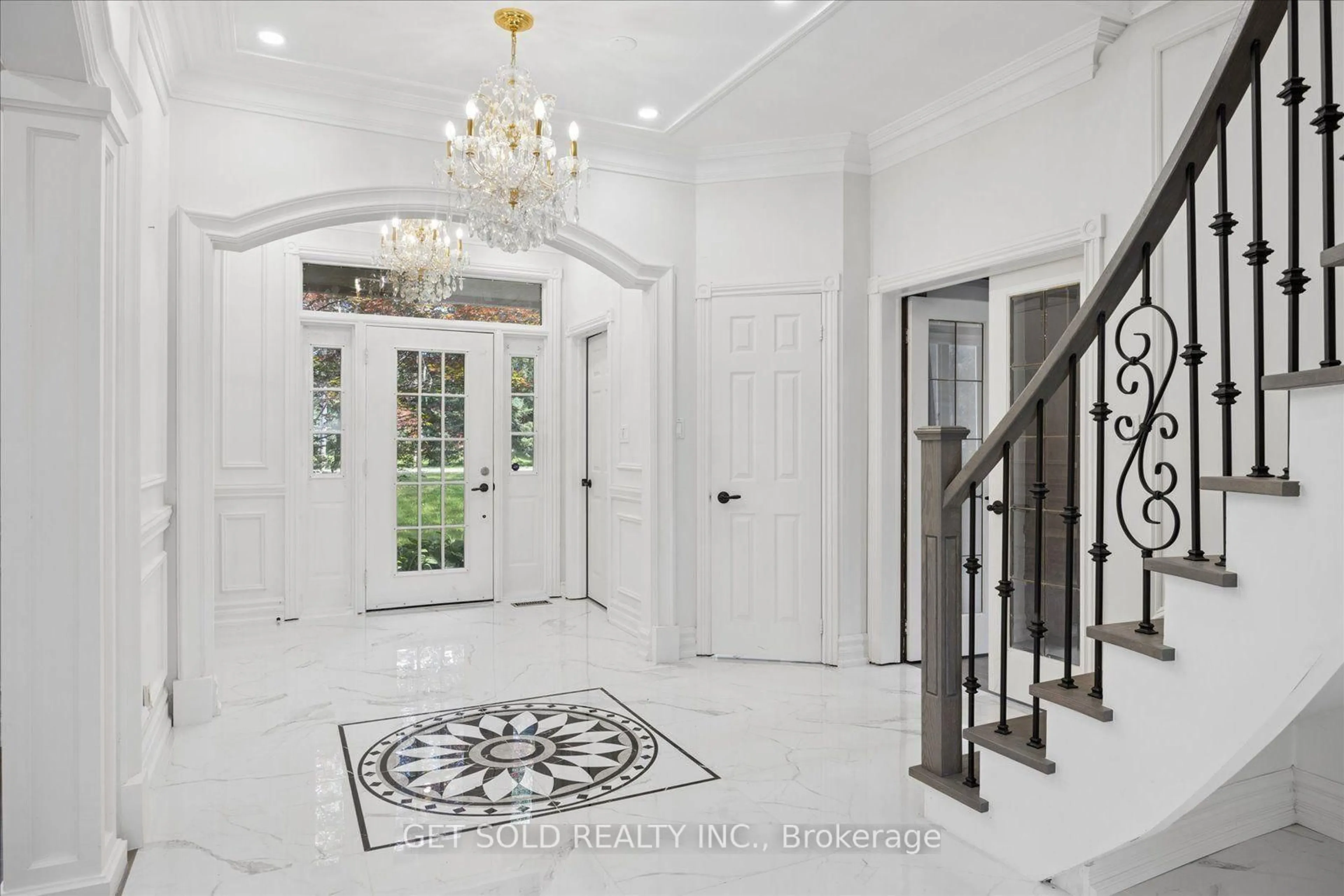 Indoor entryway for 3662 Old Scugog Rd, Clarington Ontario L1C 4J2
