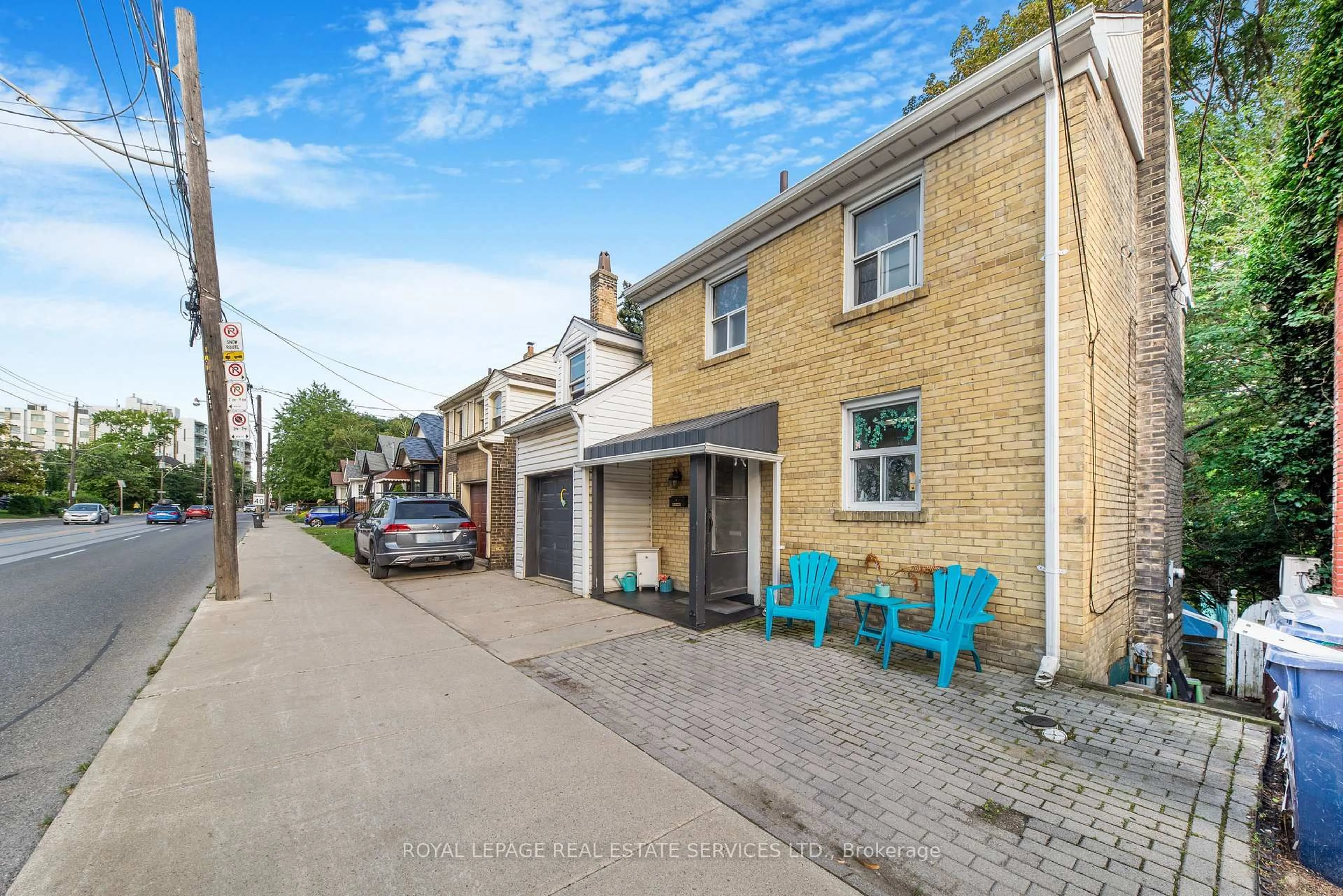 A pic from outside/outdoor area/front of a property/back of a property/a pic from drone, street for 761 Kingston Rd, Toronto Ontario M4E 1R9