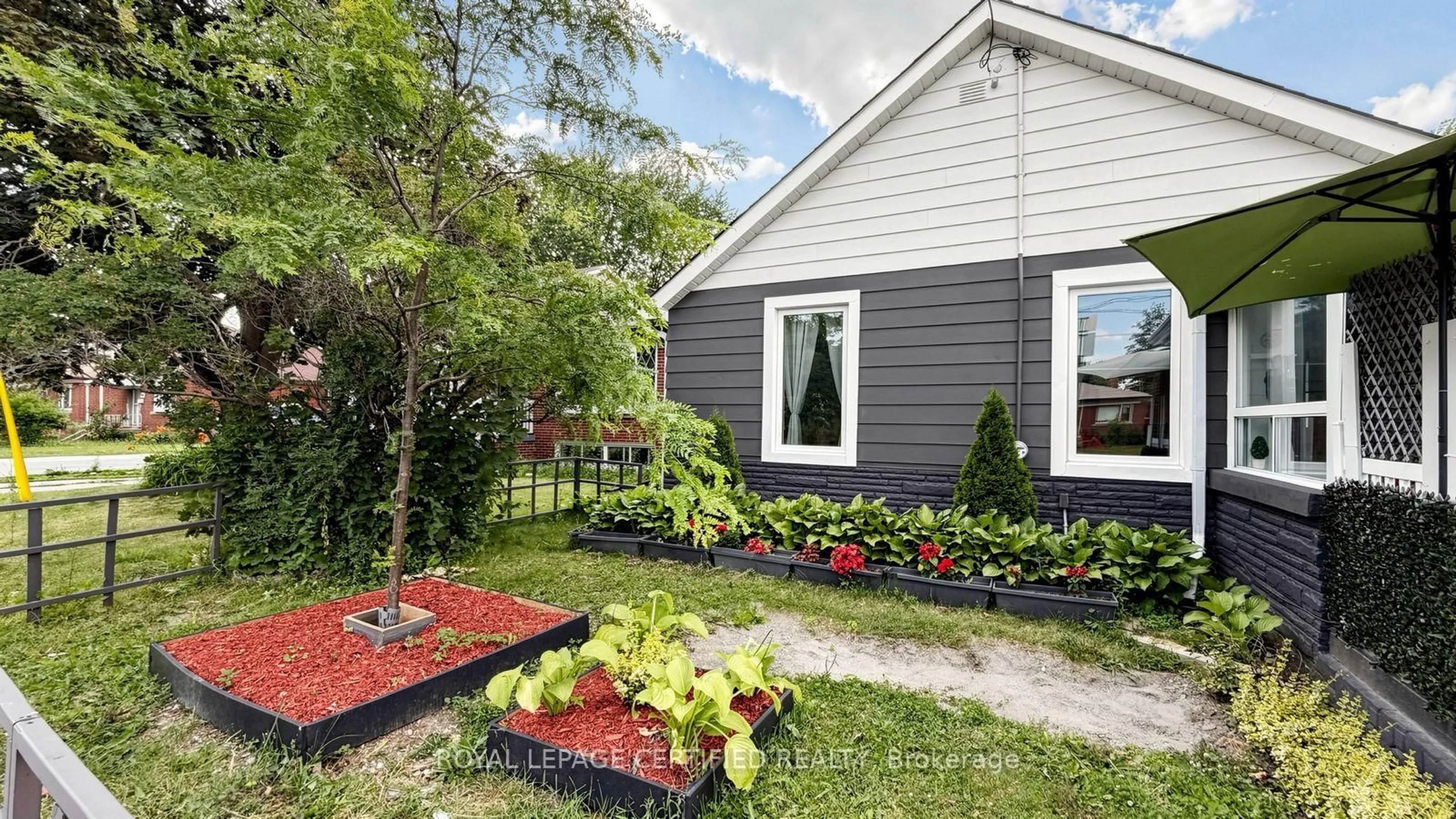 Home with vinyl exterior material, street for 922A Danforth Rd, Toronto Ontario M1K 1H9