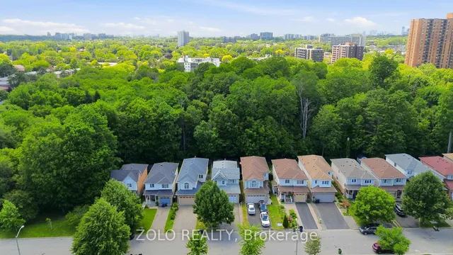 82 Piperbrook Cres, Toronto 3