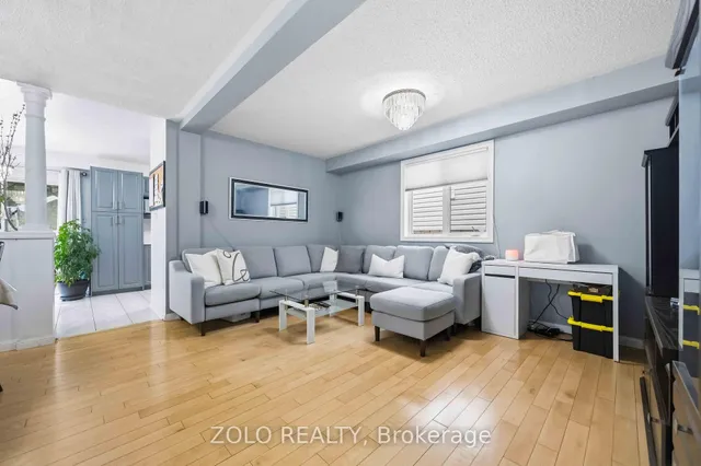 82 Piperbrook Cres, Toronto 5