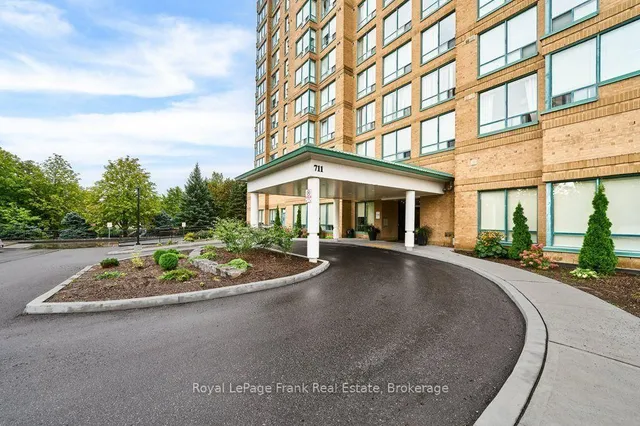 711 Rossland Rd #806, Whitby 2
