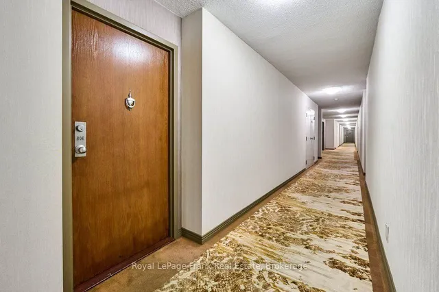 711 Rossland Rd #806, Whitby 4