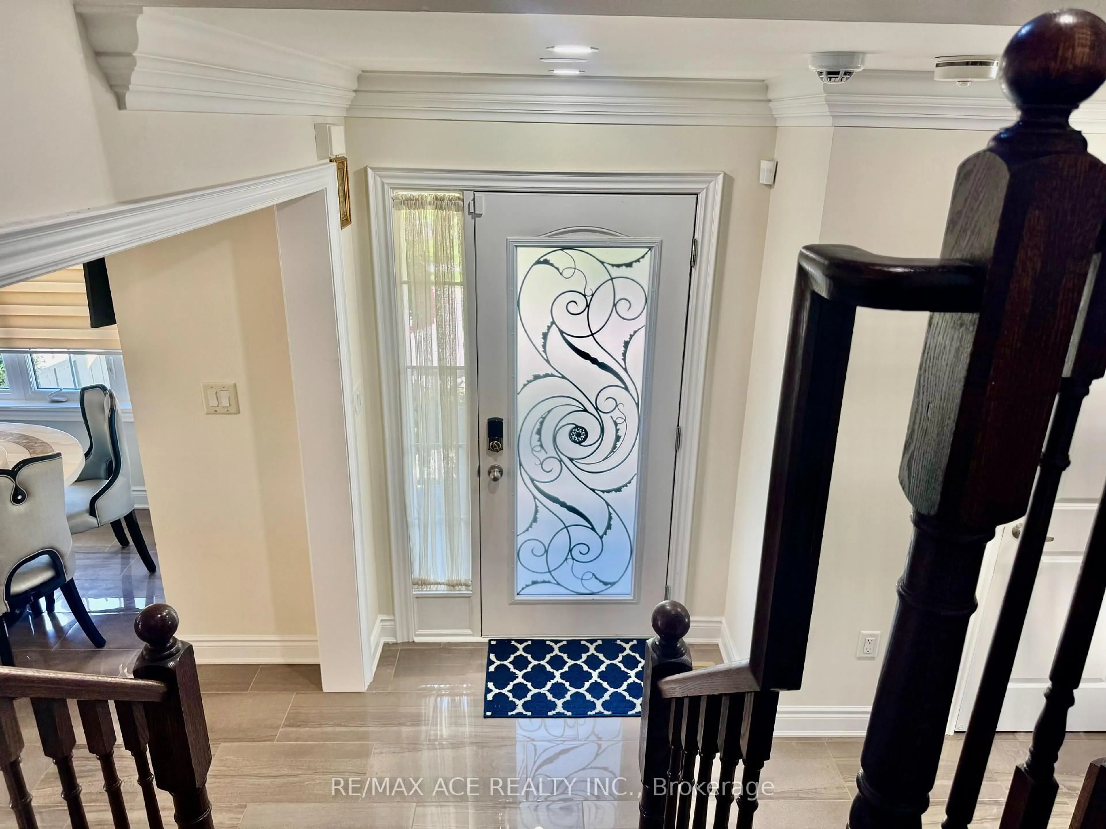 Indoor entryway for 1011 Cameo St, Pickering Ontario L1X 0G3