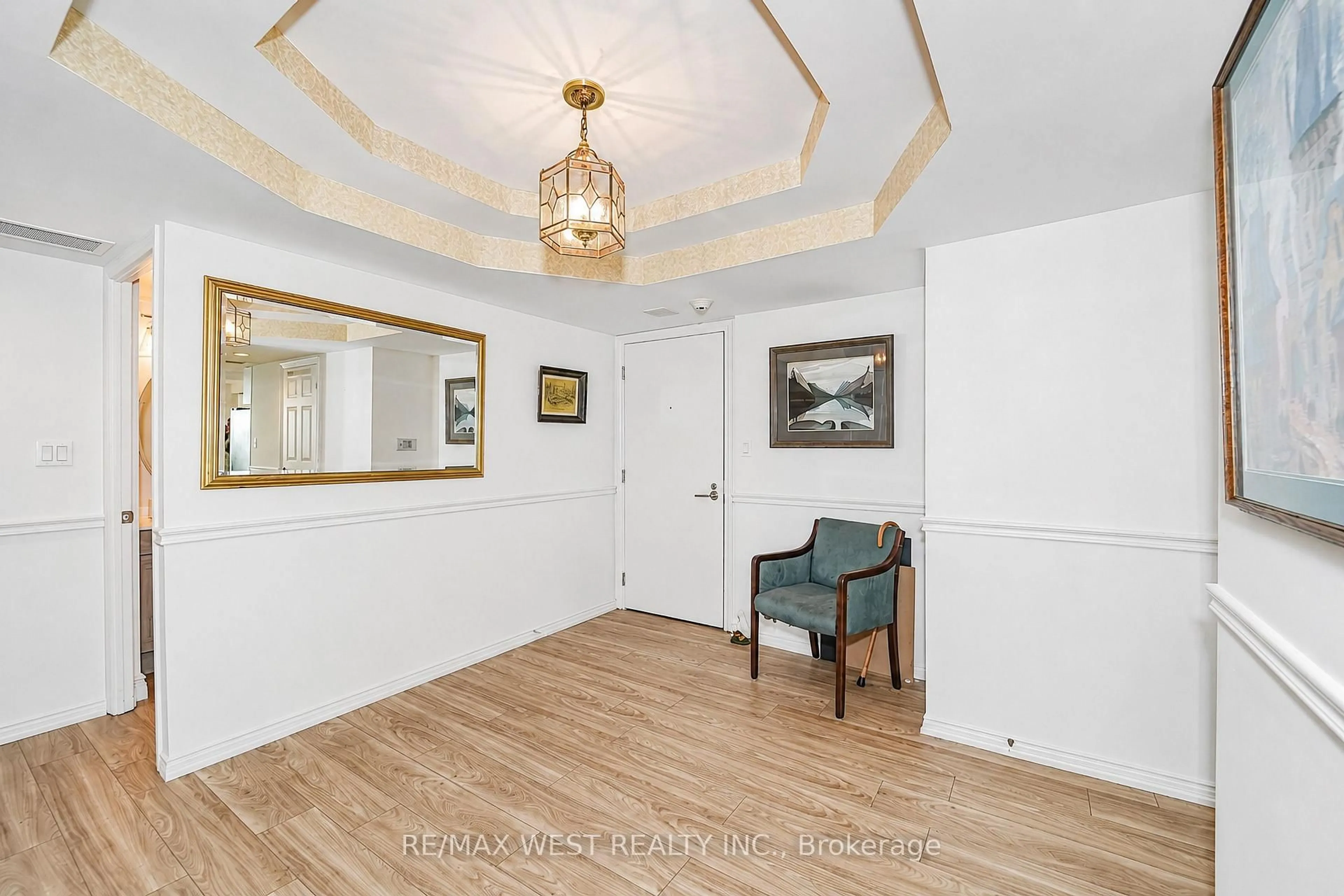 Indoor foyer for 700 Wilson Rd #305, Oshawa Ontario L1G 7T5