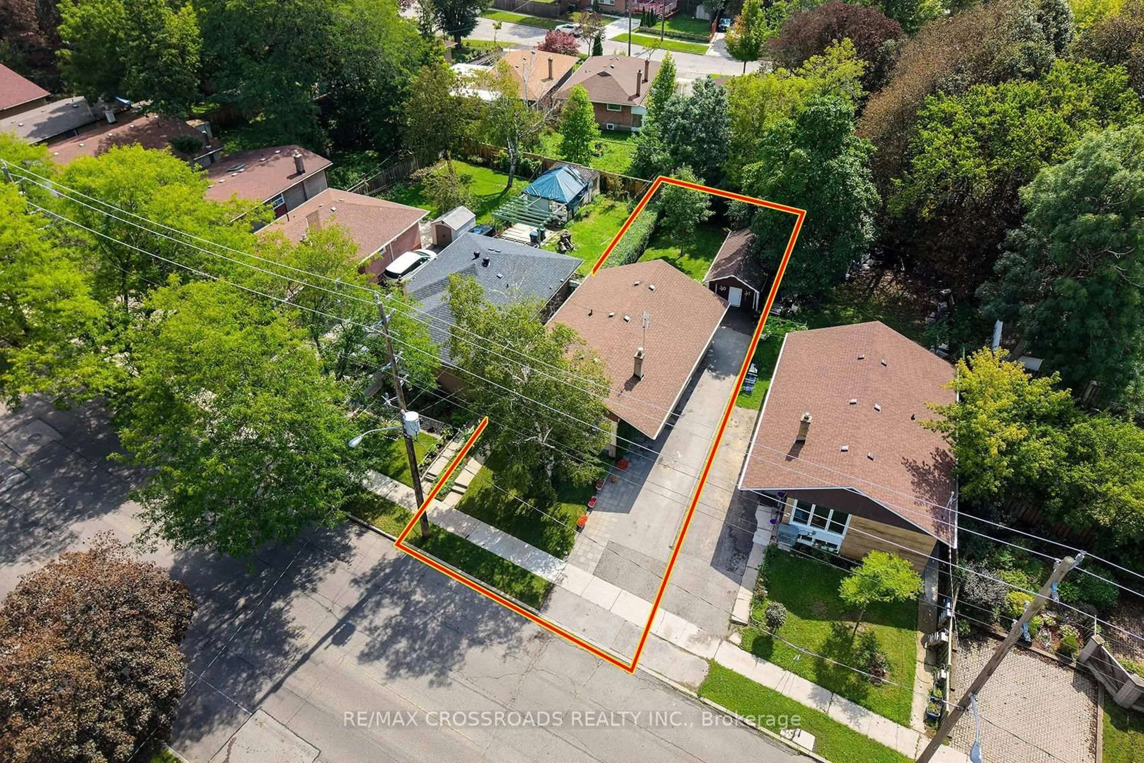 A pic from outside/outdoor area/front of a property/back of a property/a pic from drone, street for 887 Brimorton Dr, Toronto Ontario M1G 2T8