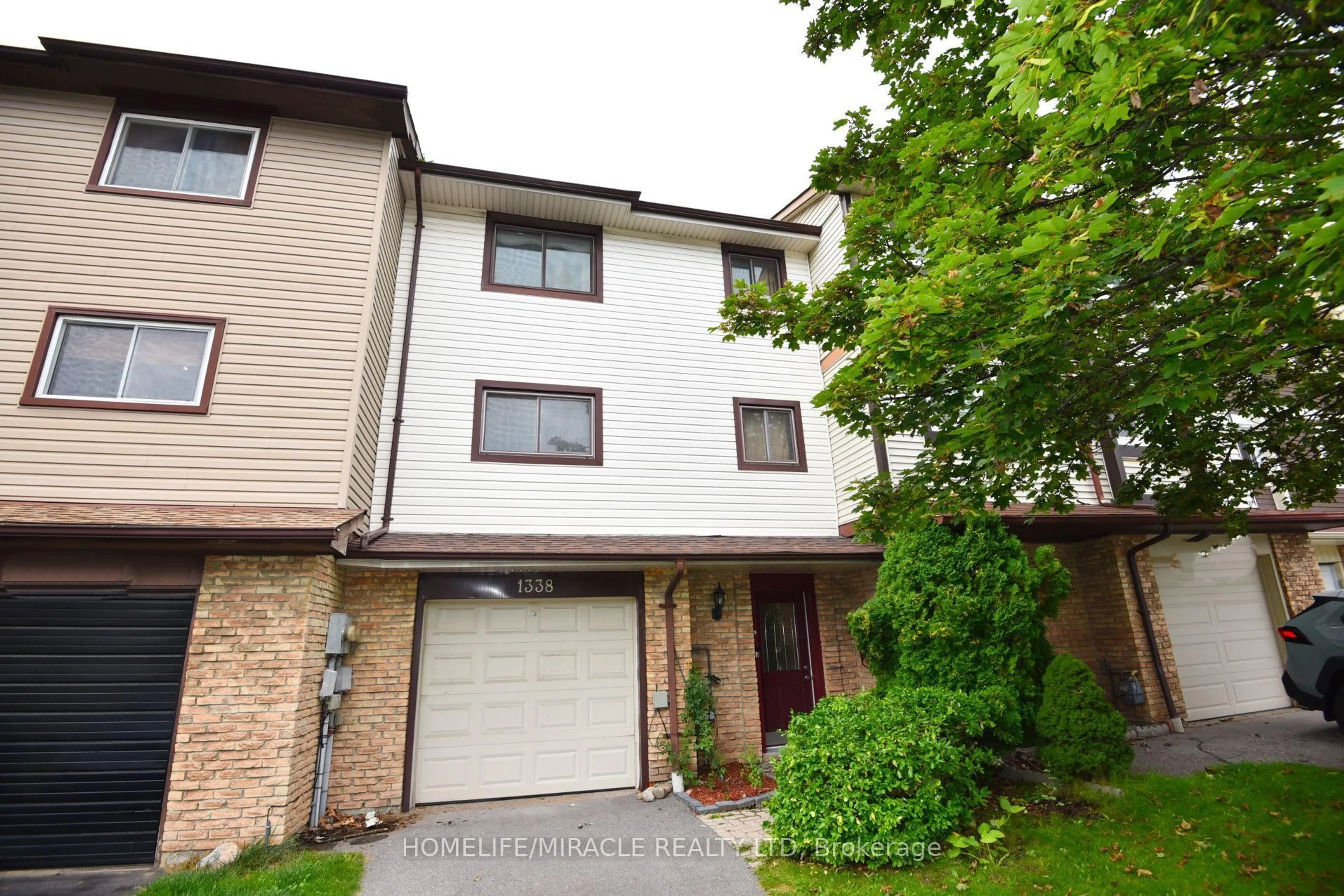 A pic from outside/outdoor area/front of a property/back of a property/a pic from drone, street for 1338 Brands Crt, Pickering Ontario L1V 2V4