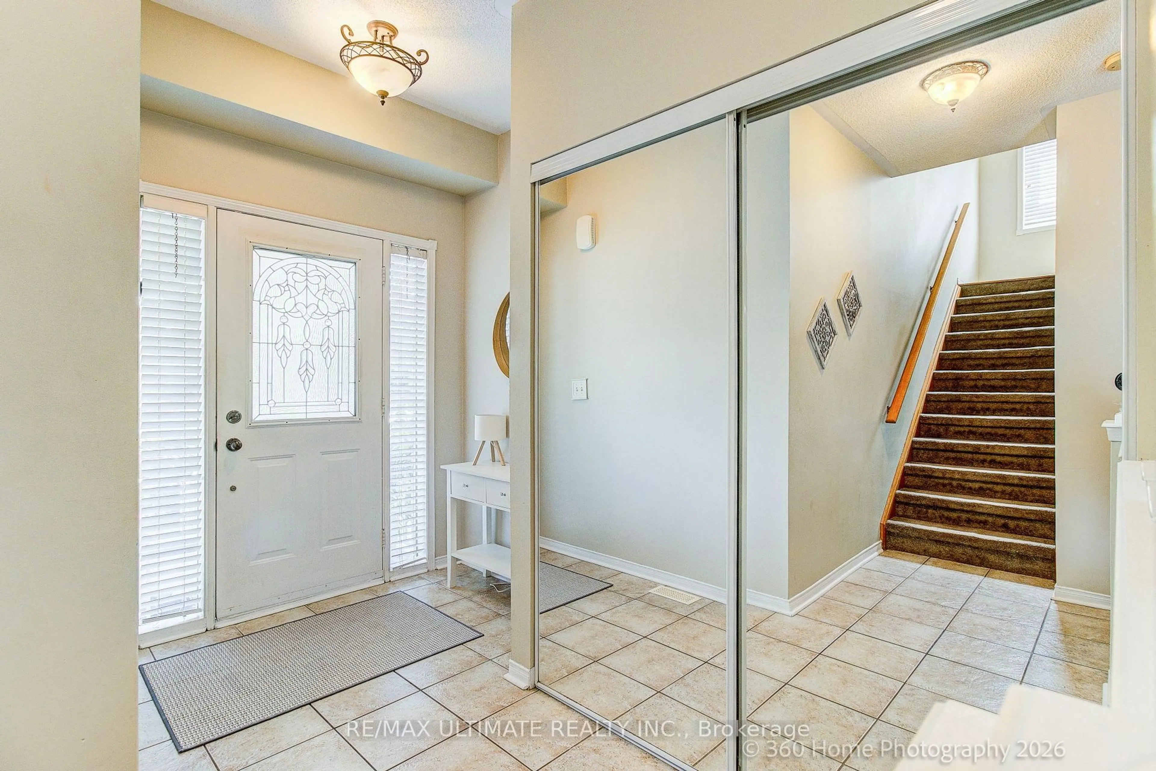 Indoor entryway for 53 Wilshire Dr, Whitby Ontario L1M 2H2