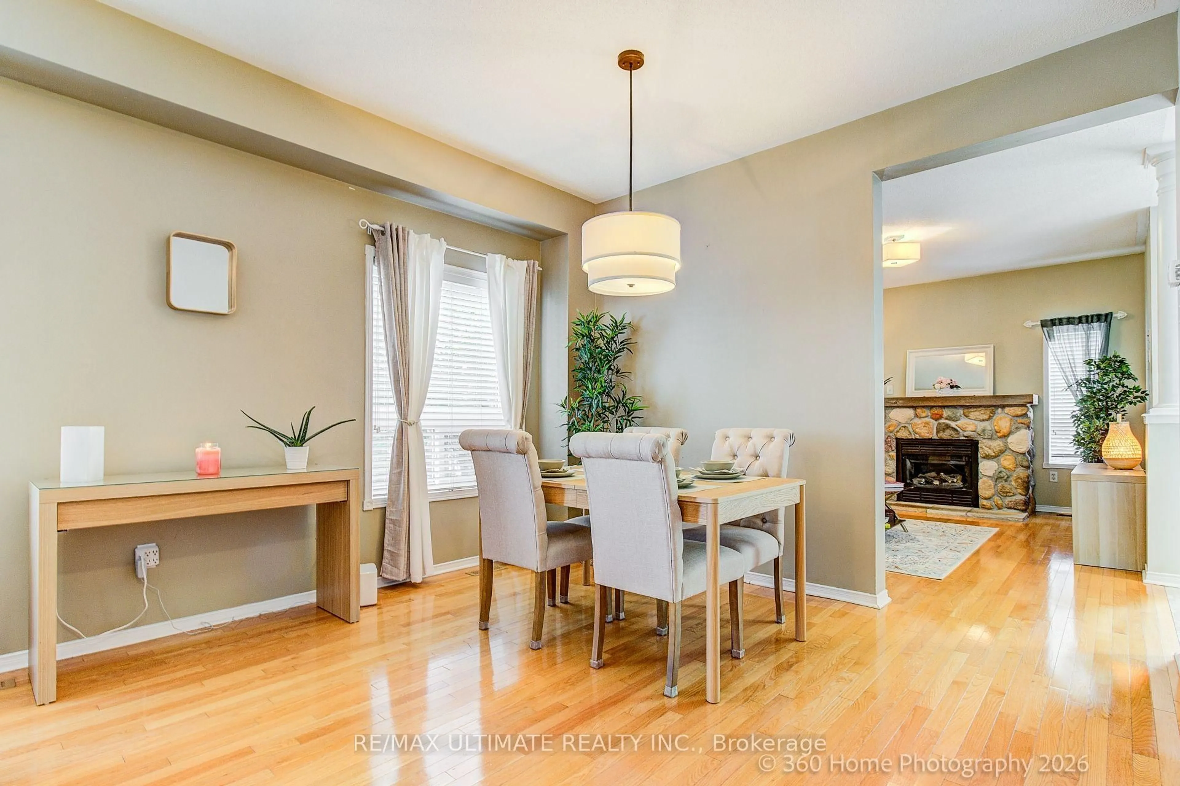 Dining room, wood/laminate floor for 53 Wilshire Dr, Whitby Ontario L1M 2H2