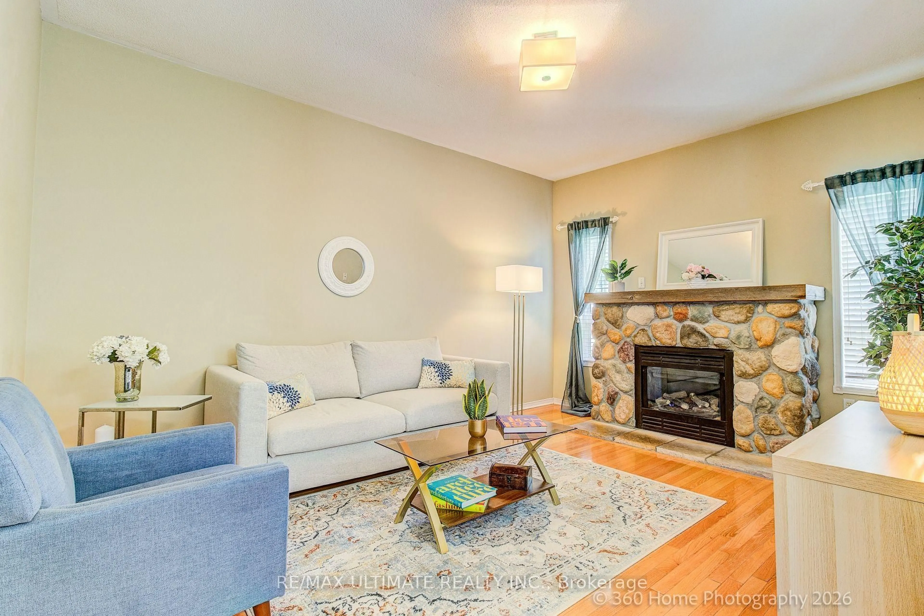 Living room with furniture, unknown for 53 Wilshire Dr, Whitby Ontario L1M 2H2