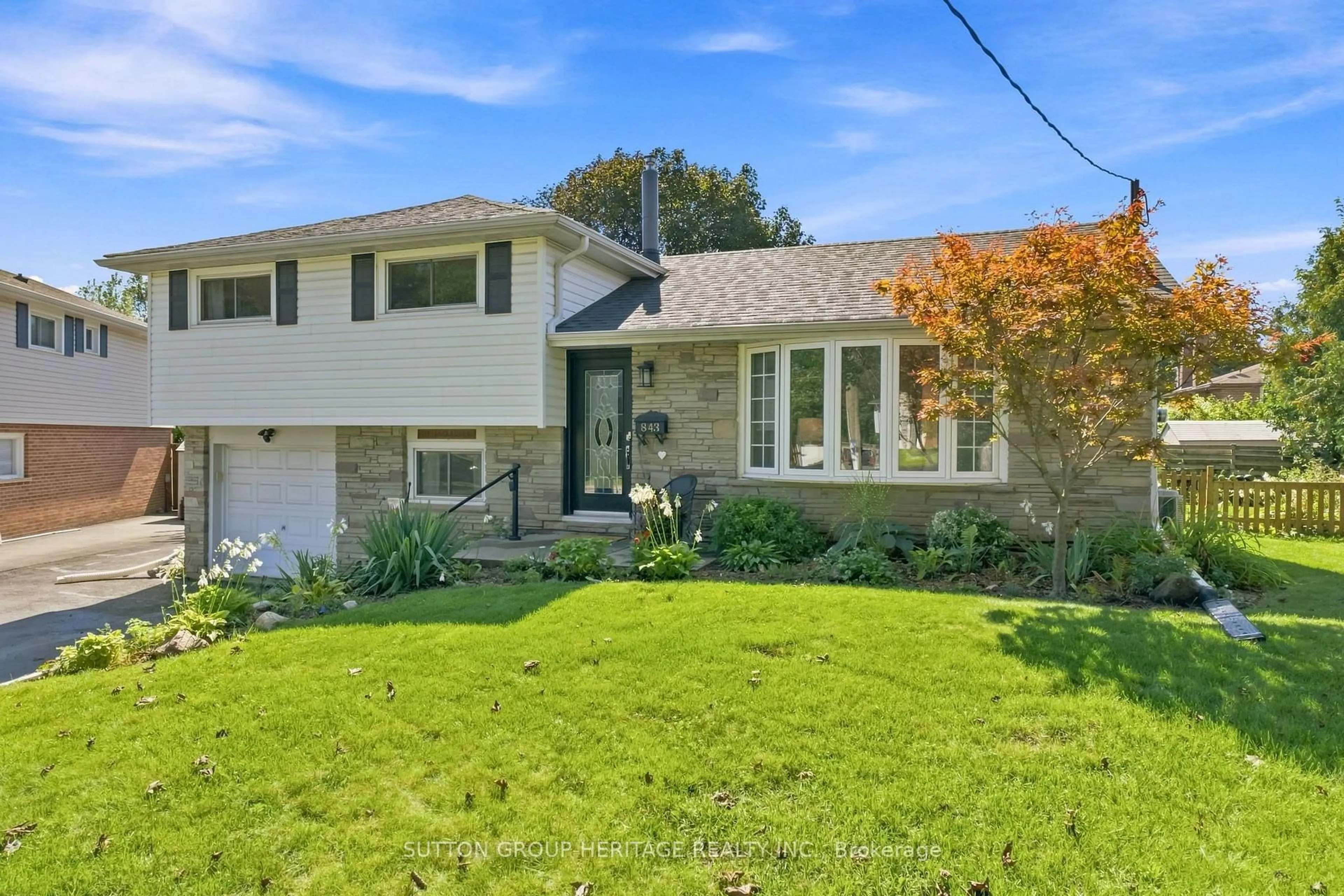 Unknown for 843 Carnation Crt, Oshawa Ontario L1H 2H6