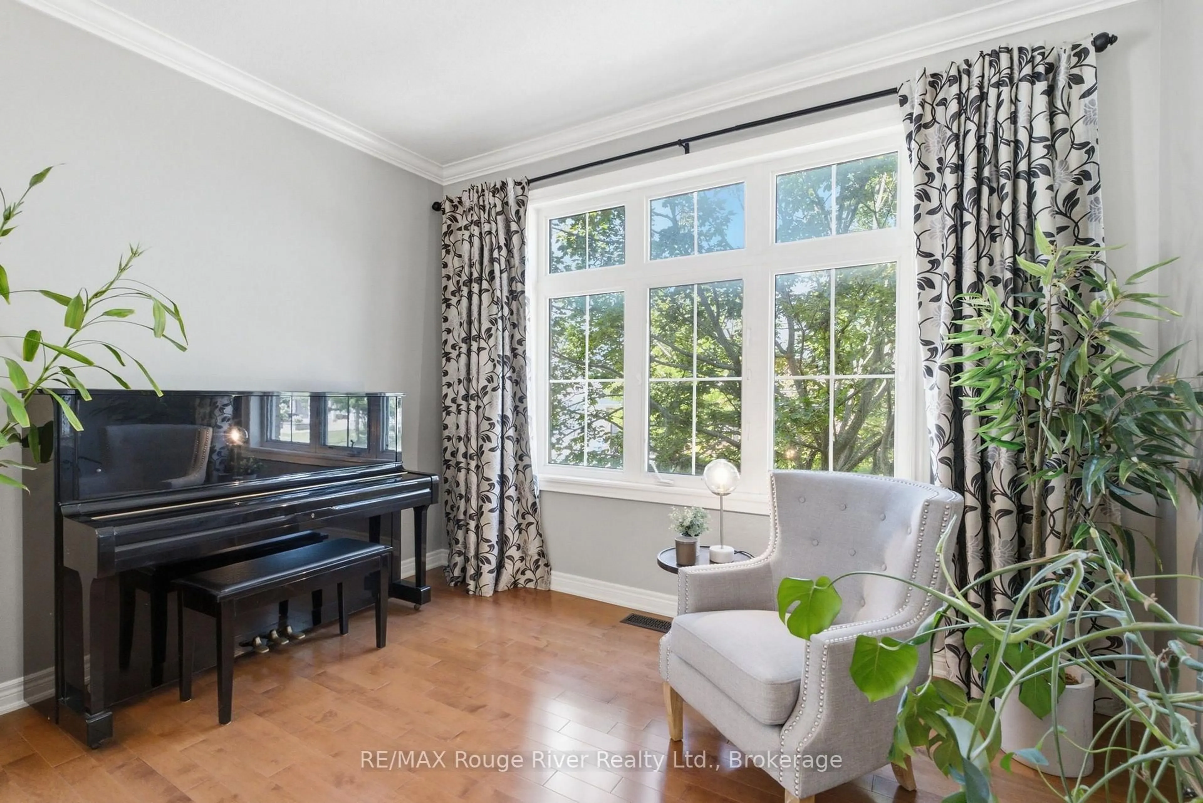 Unknown for 18 Rainbow Cres, Whitby Ontario L1M 2N6