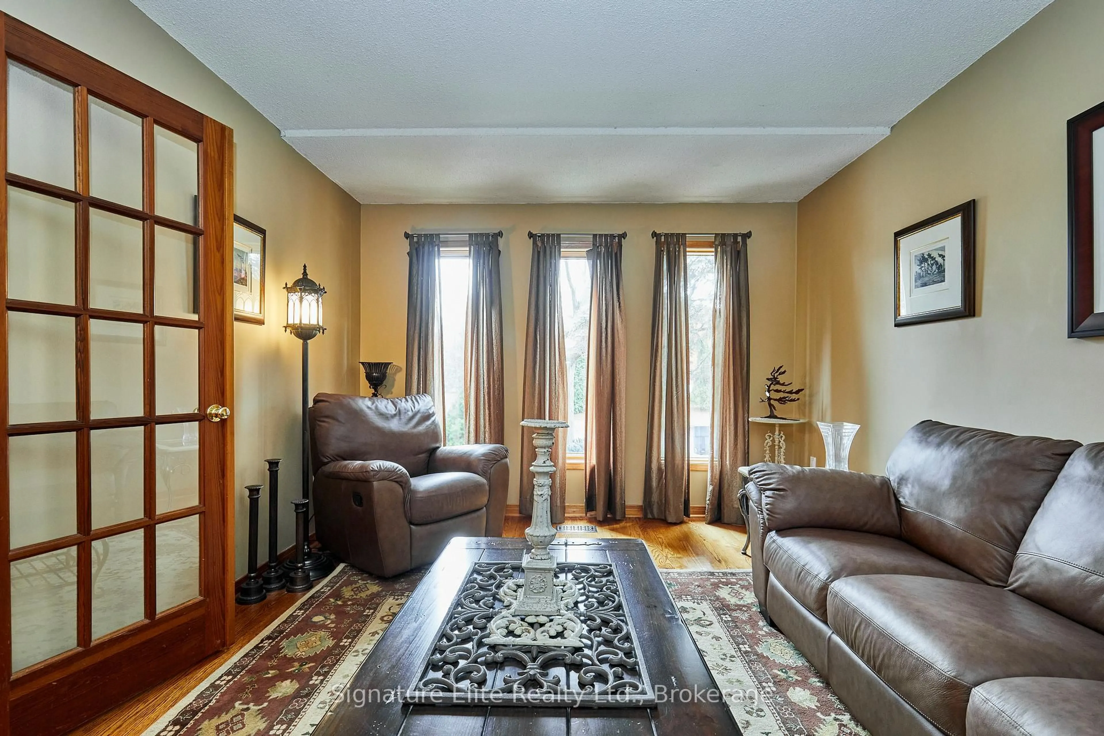 Living room with furniture, unknown for 4 Camor Crt, Toronto Ontario M1C 4V5