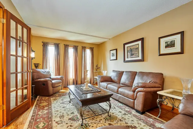 4 Camor Crt, Toronto 5
