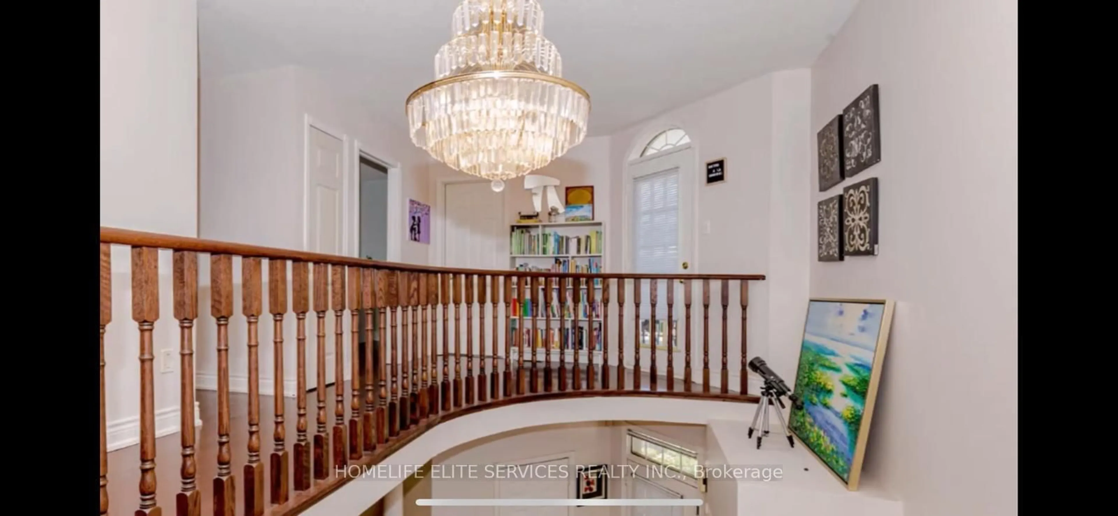 Indoor foyer for 73 Long Island Cres, Toronto Ontario M1C 5E4