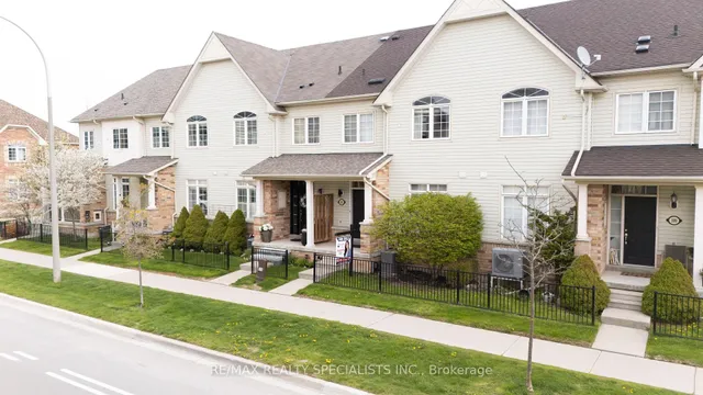 111 Civic Centre Dr, Whitby 1