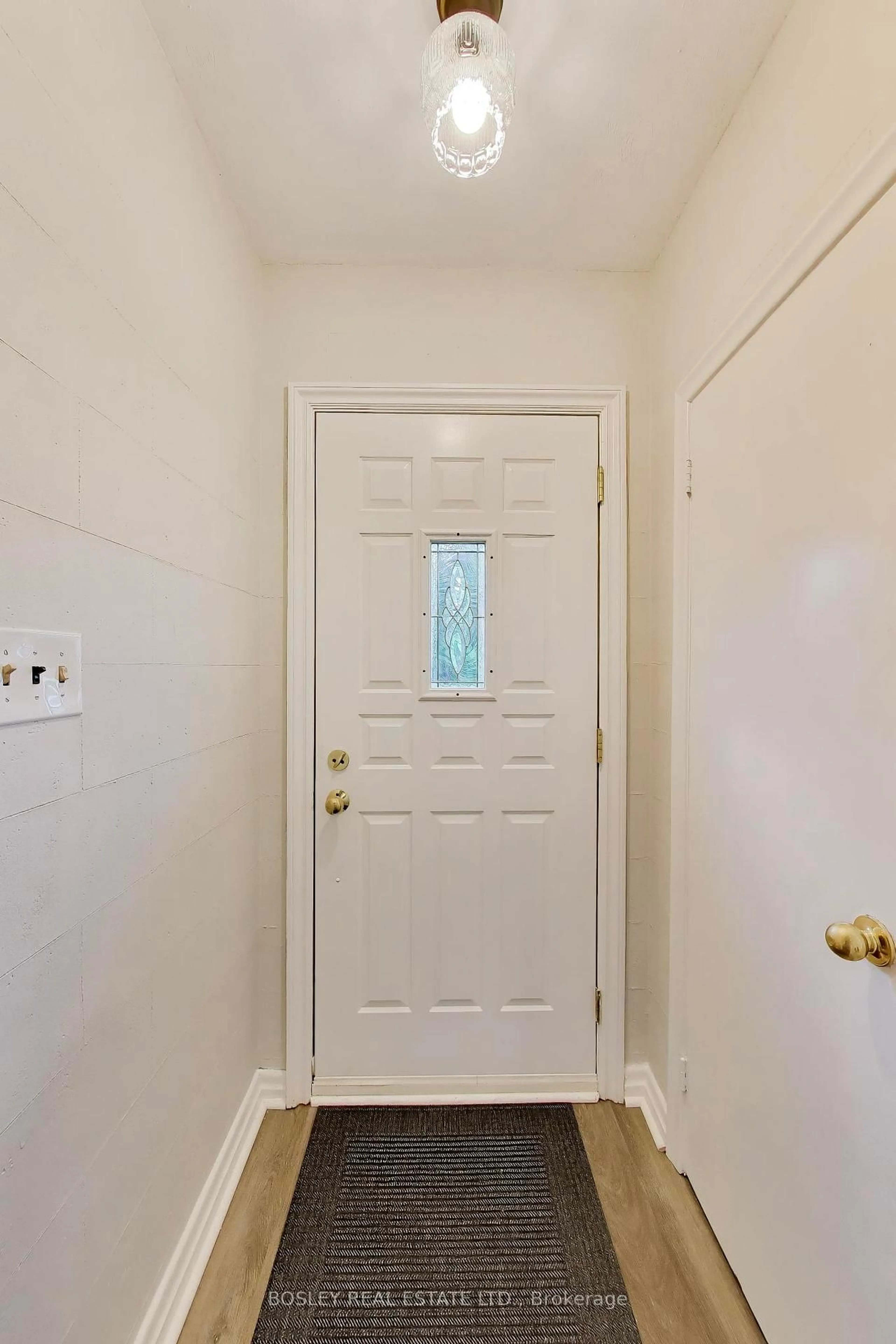 Indoor entryway for 24 Tulip Dr, Toronto Ontario M1R 4W4
