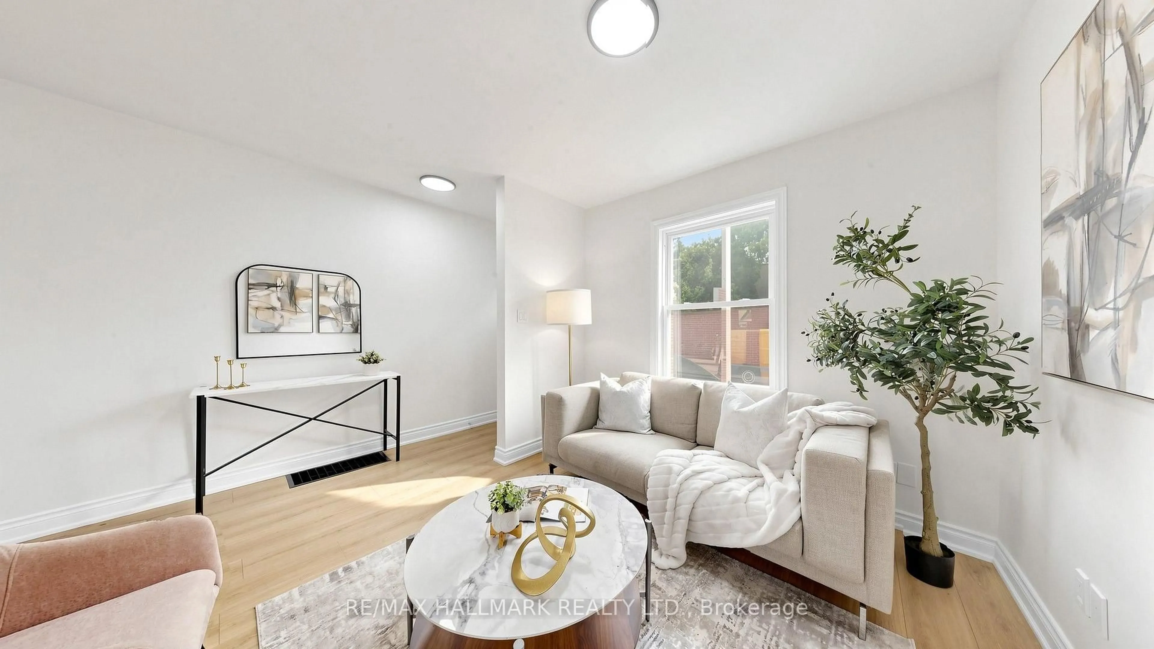 Living room with furniture, unknown for 16 Queensdale Ave, Toronto Ontario M4J 1X9