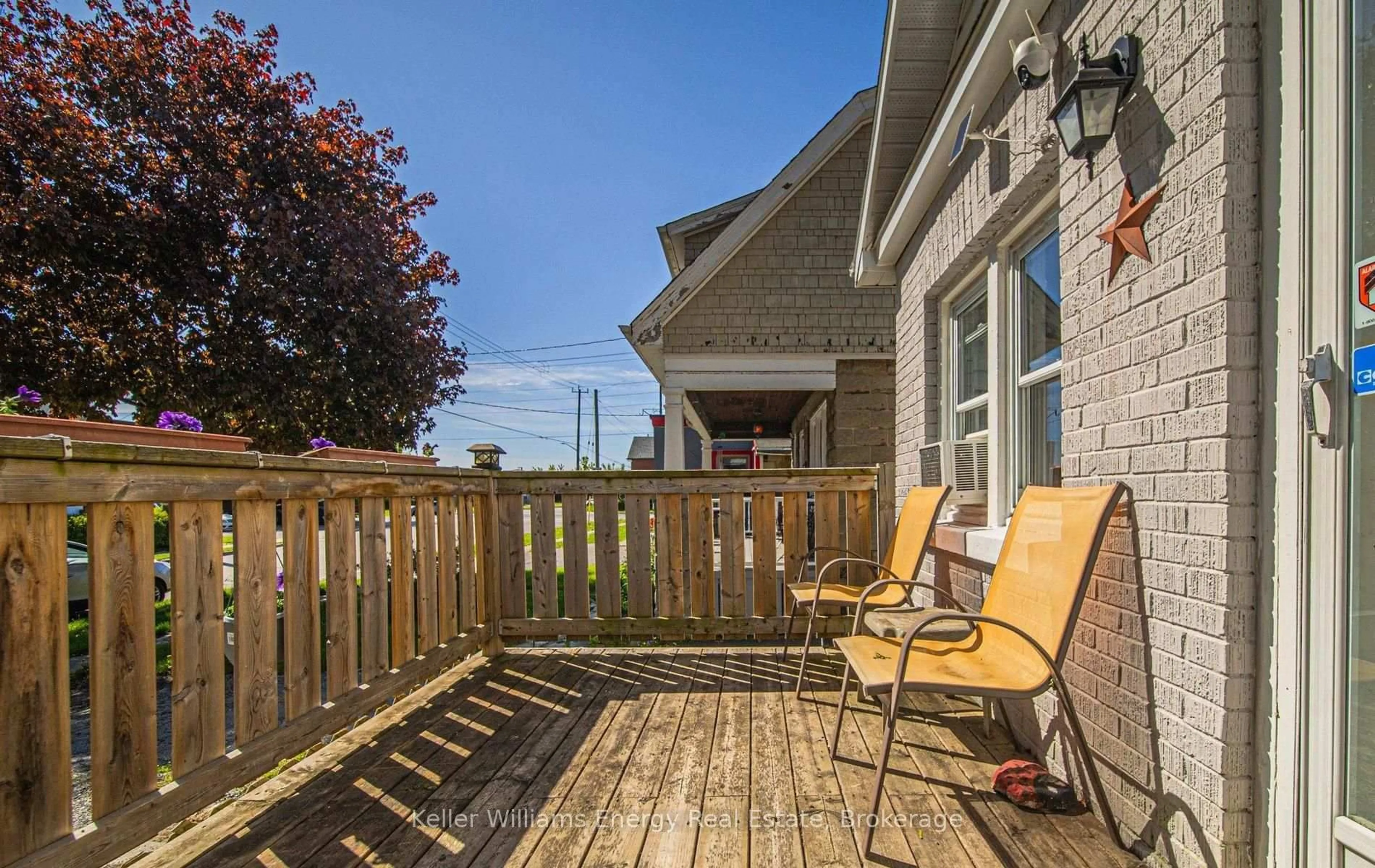 Patio, street for 266 Division St, Oshawa Ontario L1G 5M7