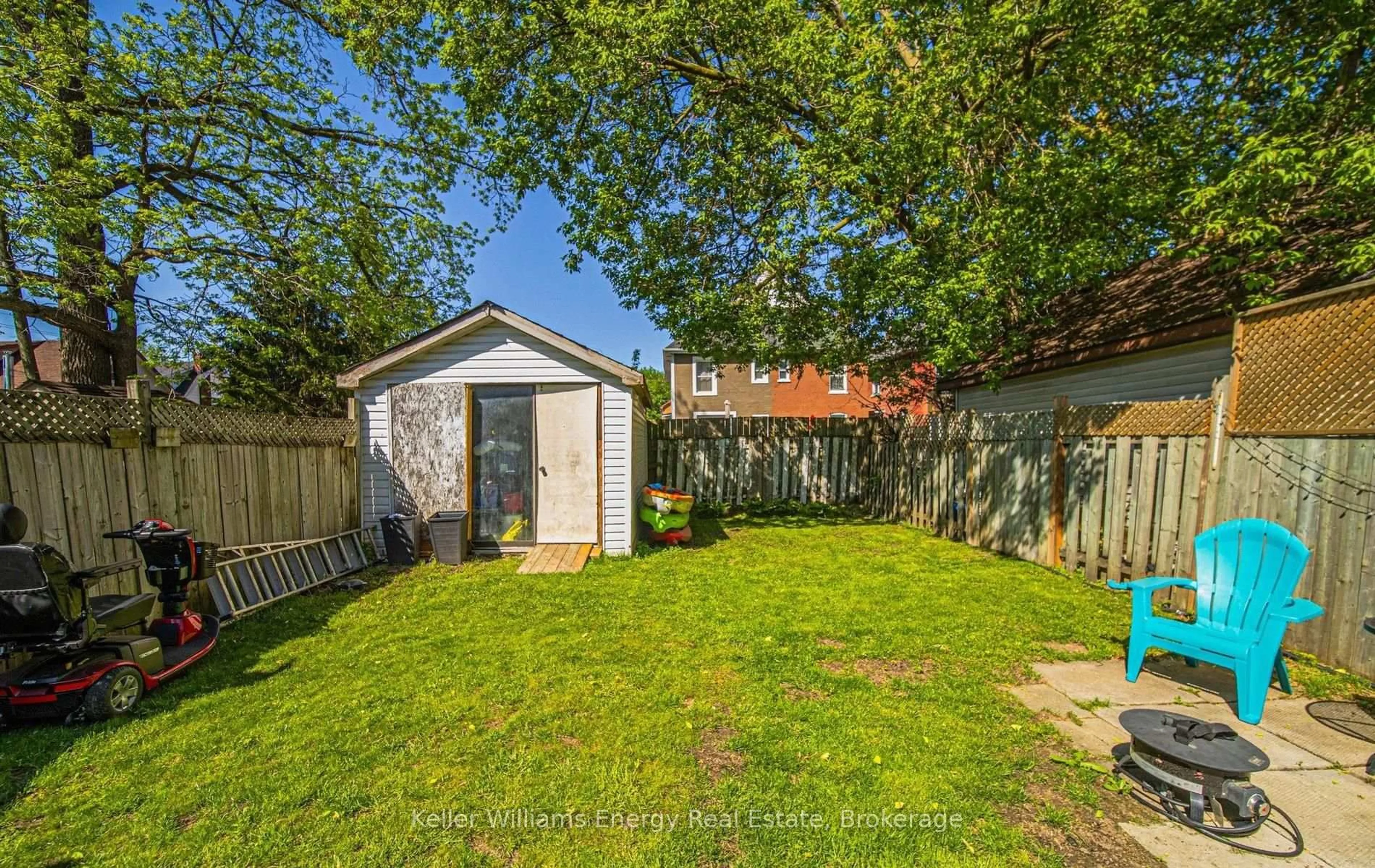 Shed for 266 Division St, Oshawa Ontario L1G 5M7