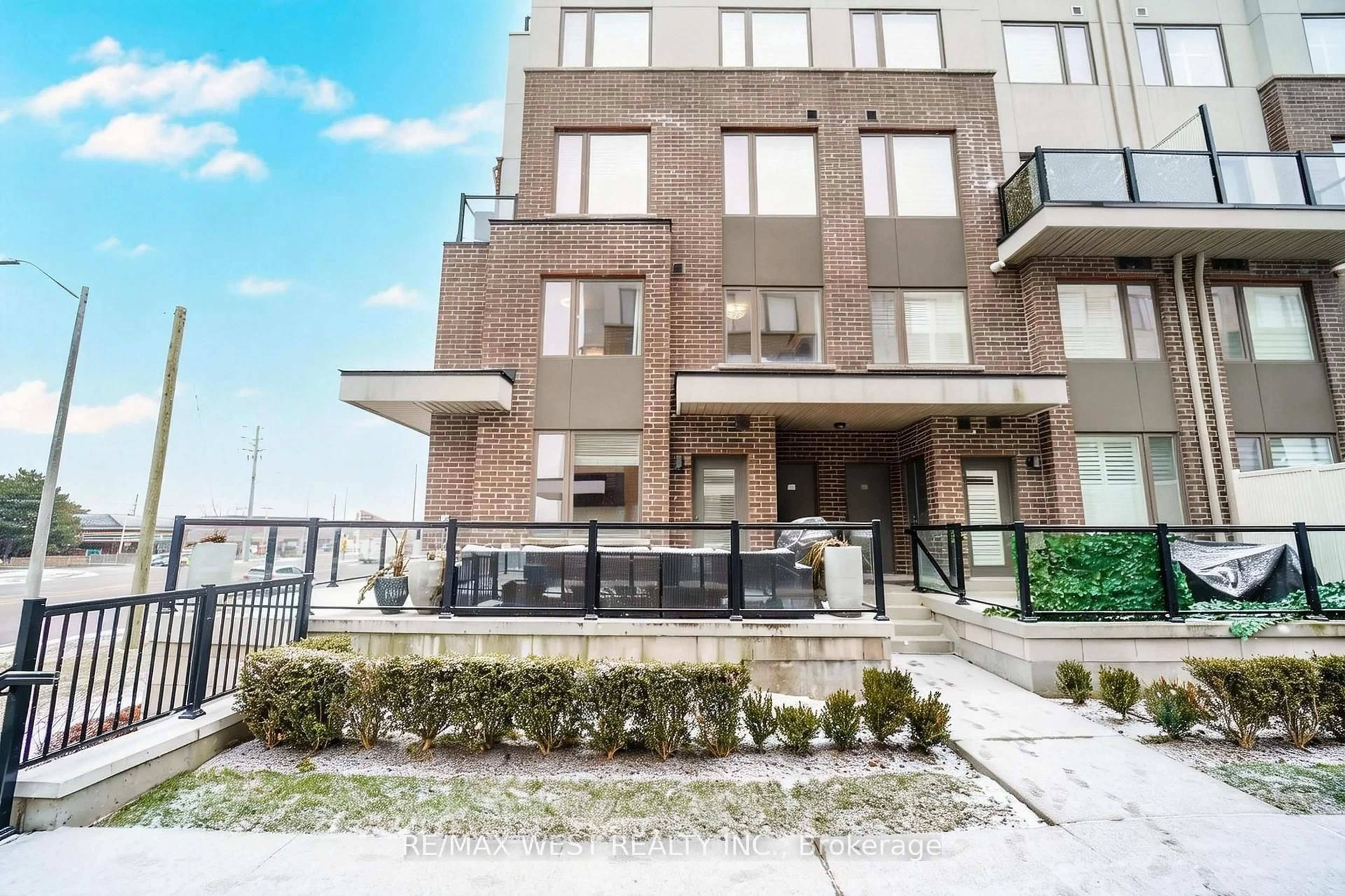 Patio, unknown for 1460 Whites Rd #211, Pickering Ontario L1V 0E8