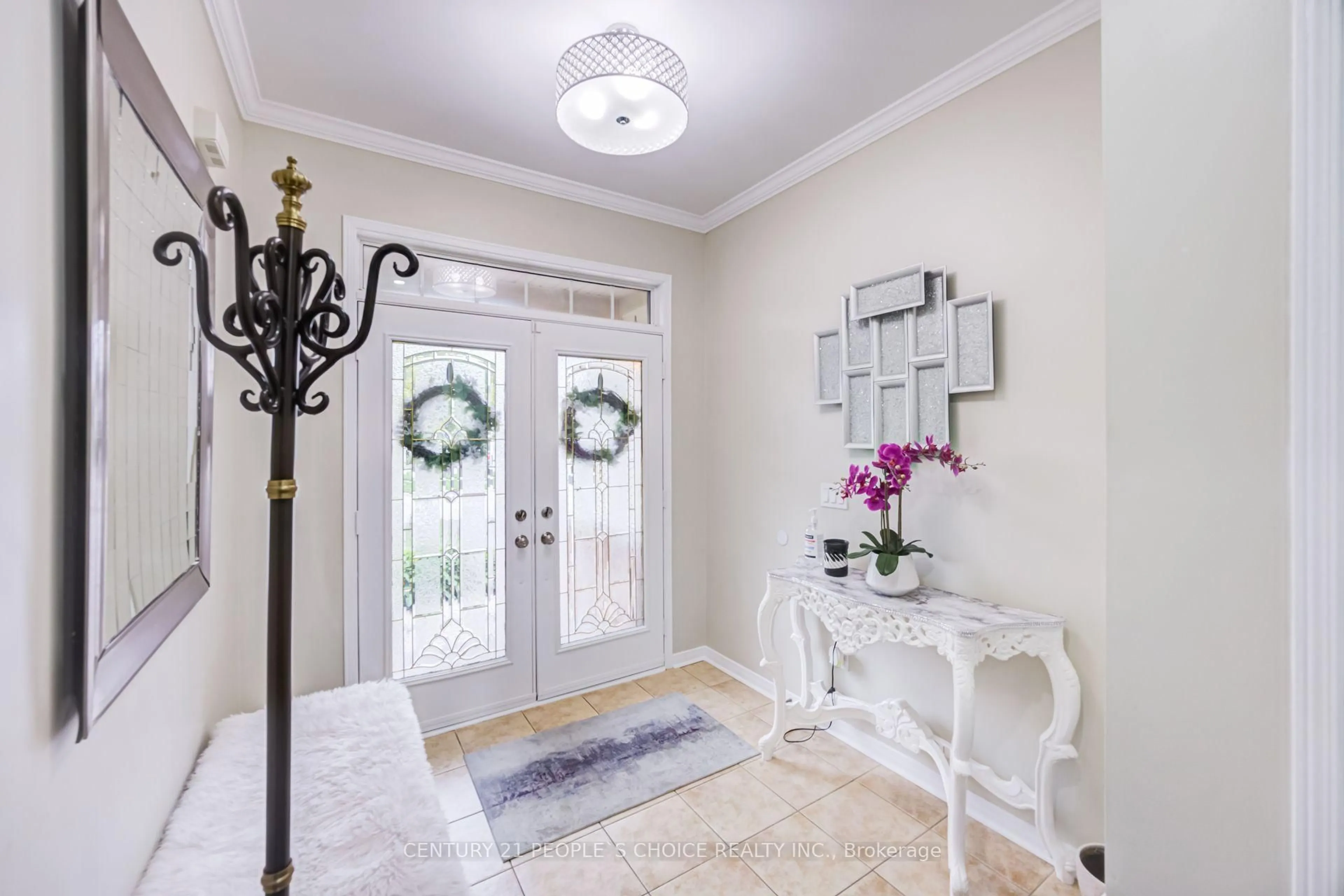 Indoor entryway for 43 Jennings Dr, Clarington Ontario L1C 0C2