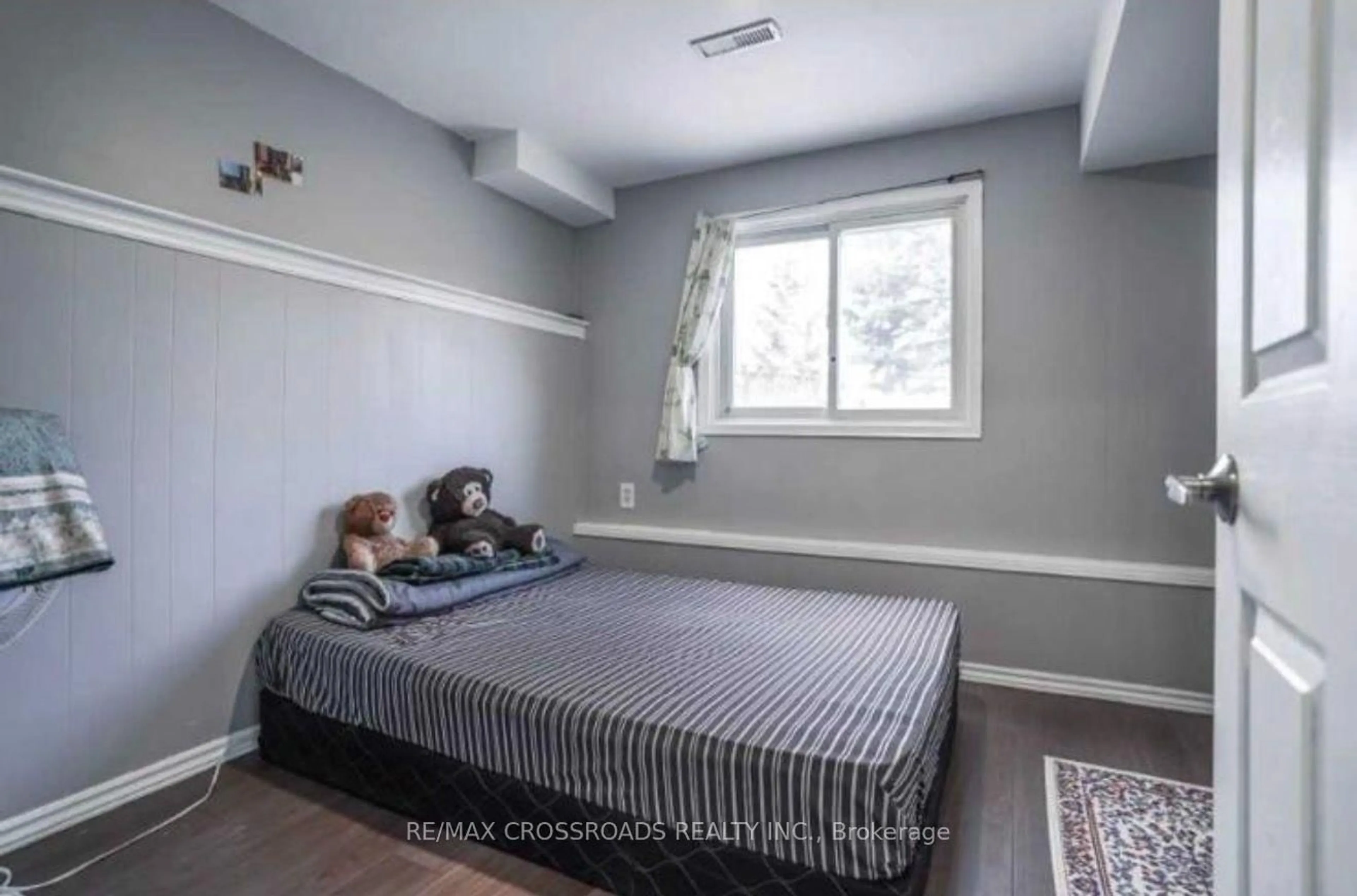 Bedroom with bed, unknown for 98 Kirby Cres, Whitby Ontario L1N 6Z7