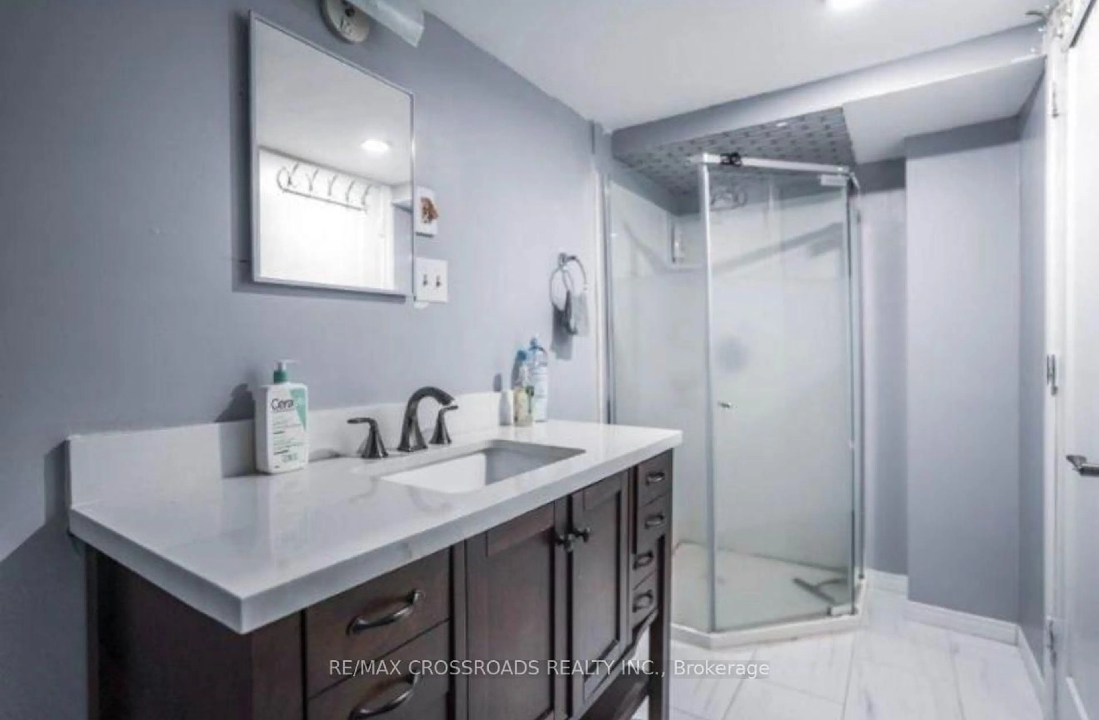 Contemporary bathroom, ceramic/tile floor for 98 Kirby Cres, Whitby Ontario L1N 6Z7