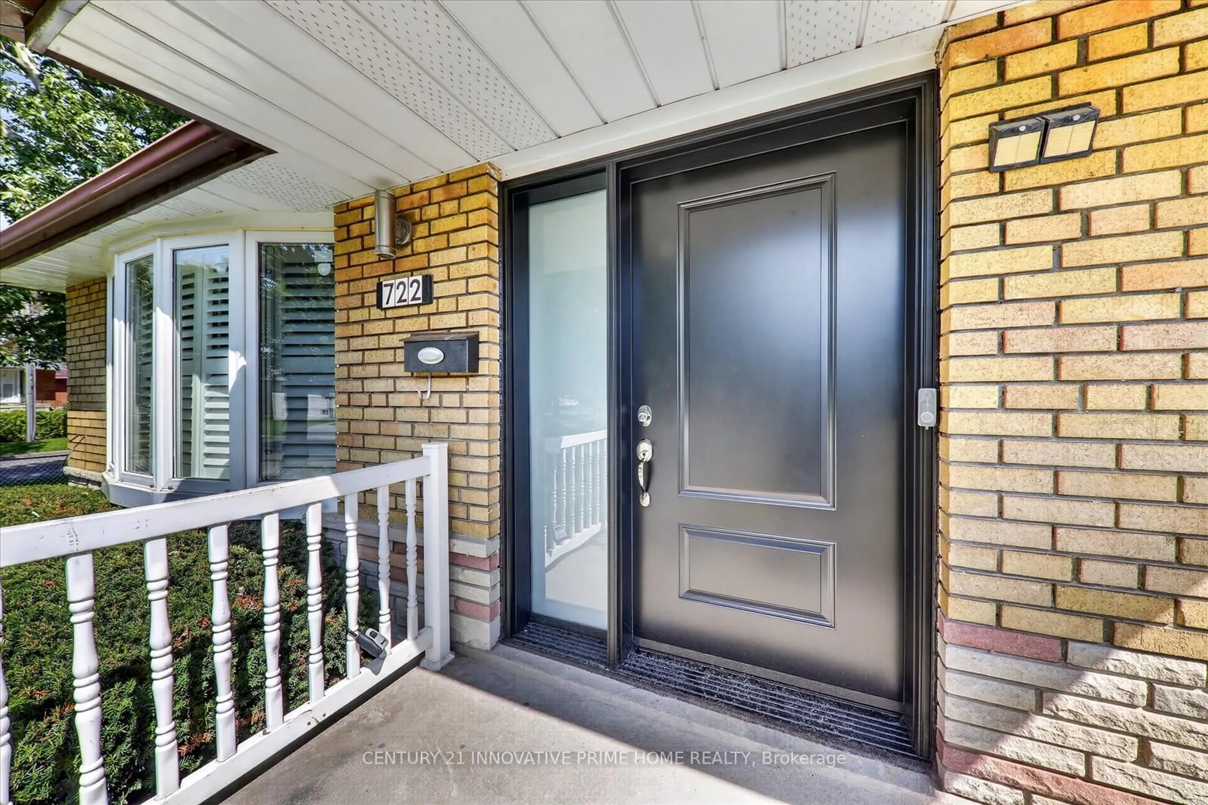 Indoor entryway for 722 Brimorton Dr, Toronto Ontario M1G 2S1