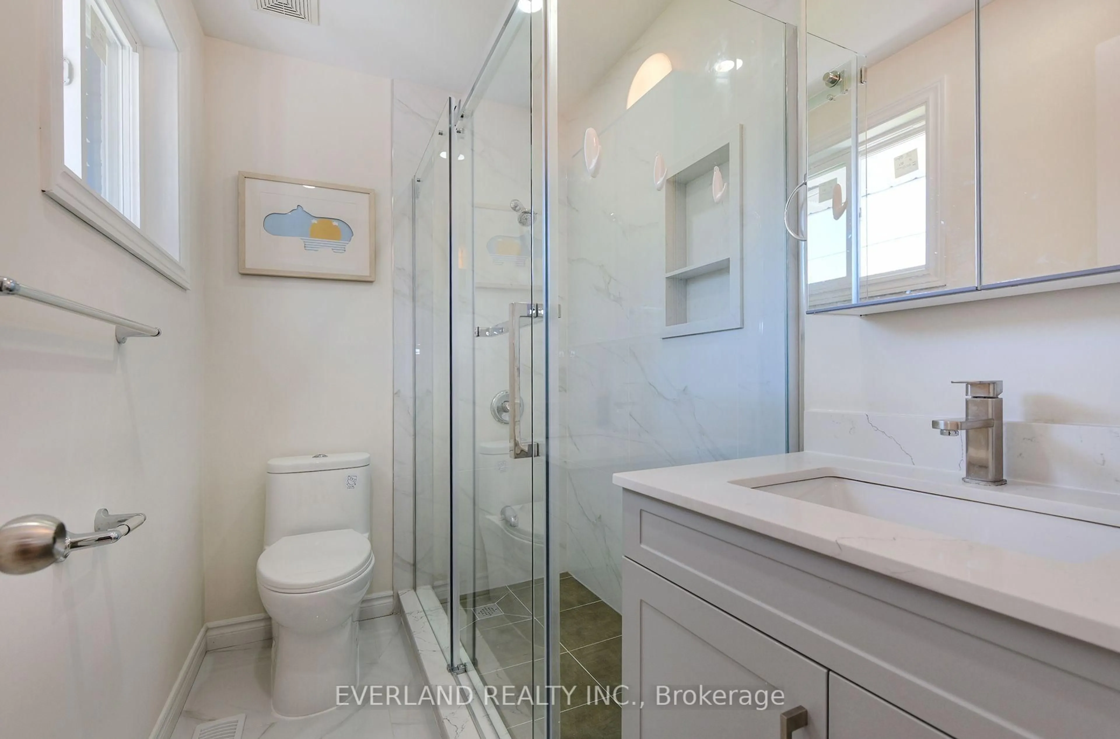 Standard bathroom, ceramic/tile floor for 52 Fairglen Ave, Toronto Ontario M1T 1G7
