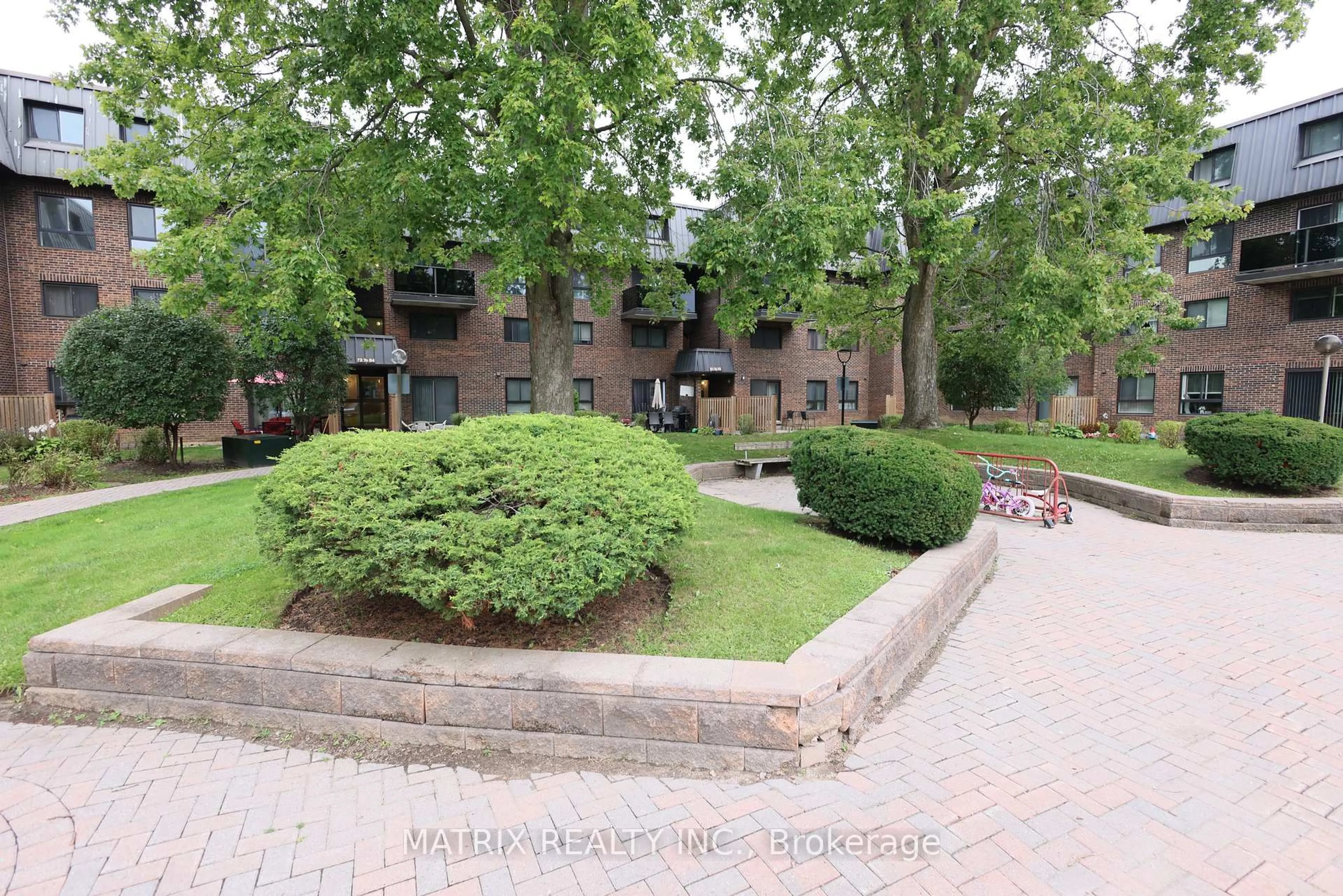 Patio, unknown for 53 Taunton Rd #81, Oshawa Ontario L1G 3T6
