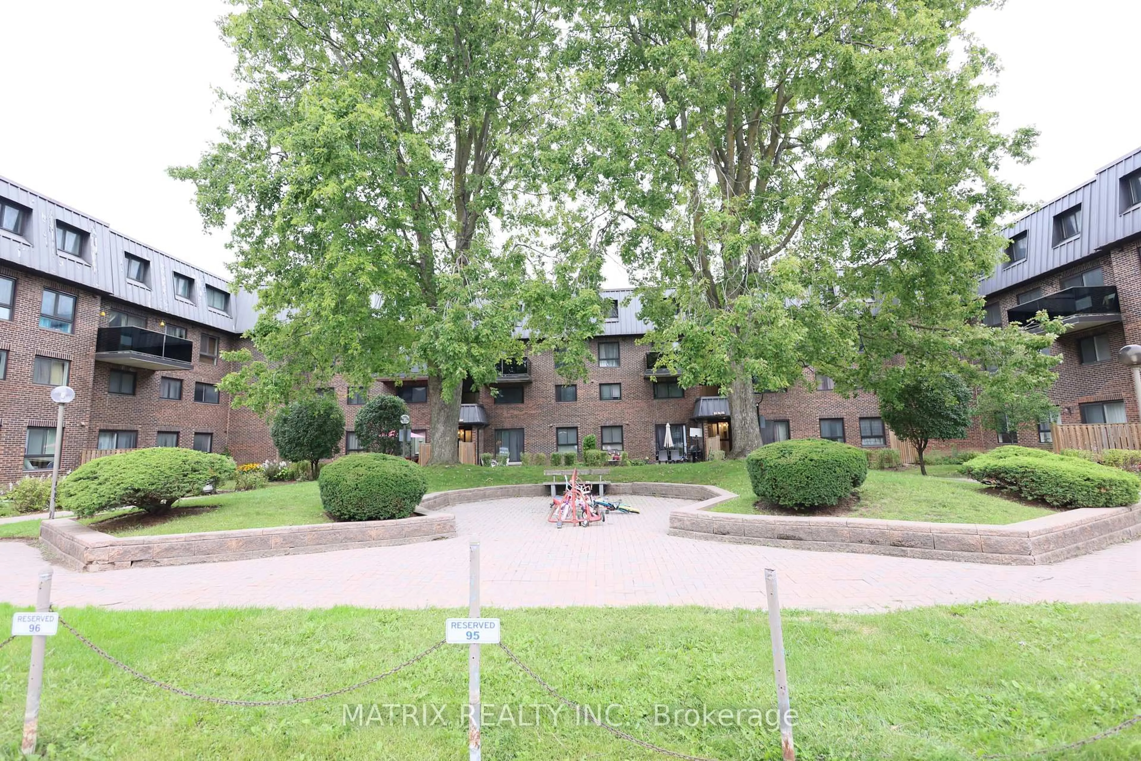 A pic from outside/outdoor area/front of a property/back of a property/a pic from drone, street for 53 Taunton Rd #81, Oshawa Ontario L1G 3T6