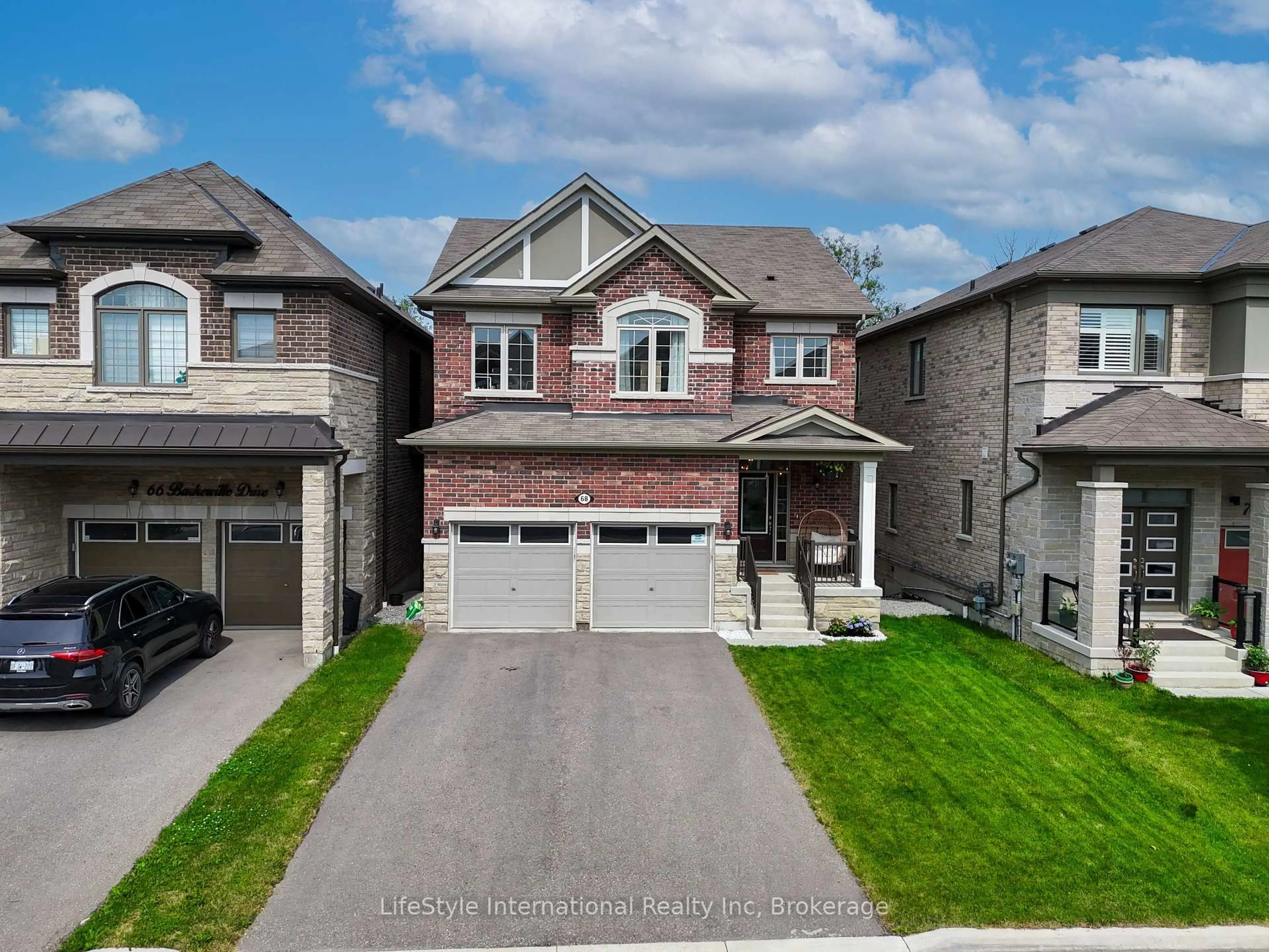 A pic from outside/outdoor area/front of a property/back of a property/a pic from drone, street for 68 Barkerville Dr, Whitby Ontario L1P 0L8