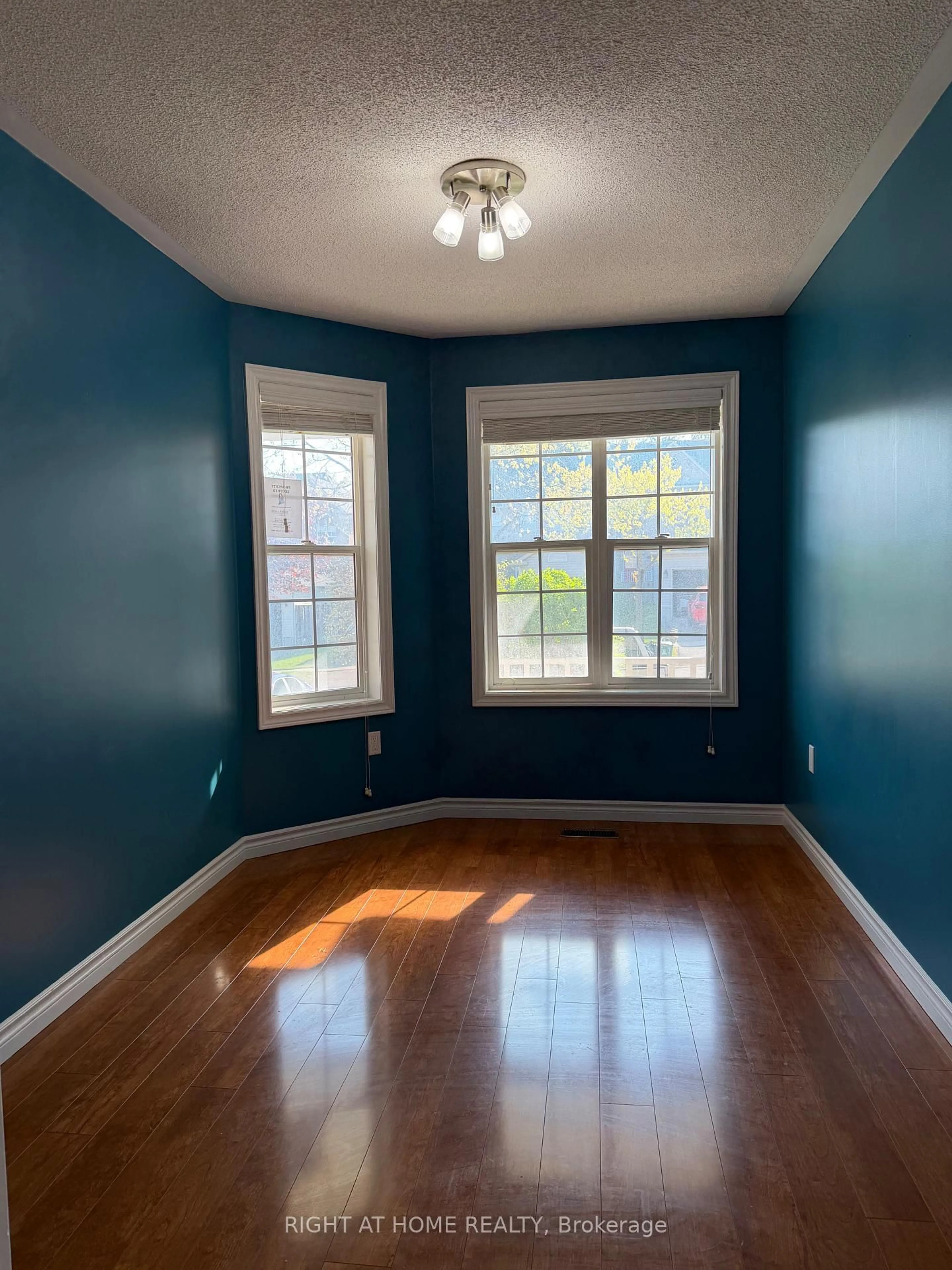 A pic of a room for 101 Kilgannon Ave, Clarington Ontario L1E 3E2
