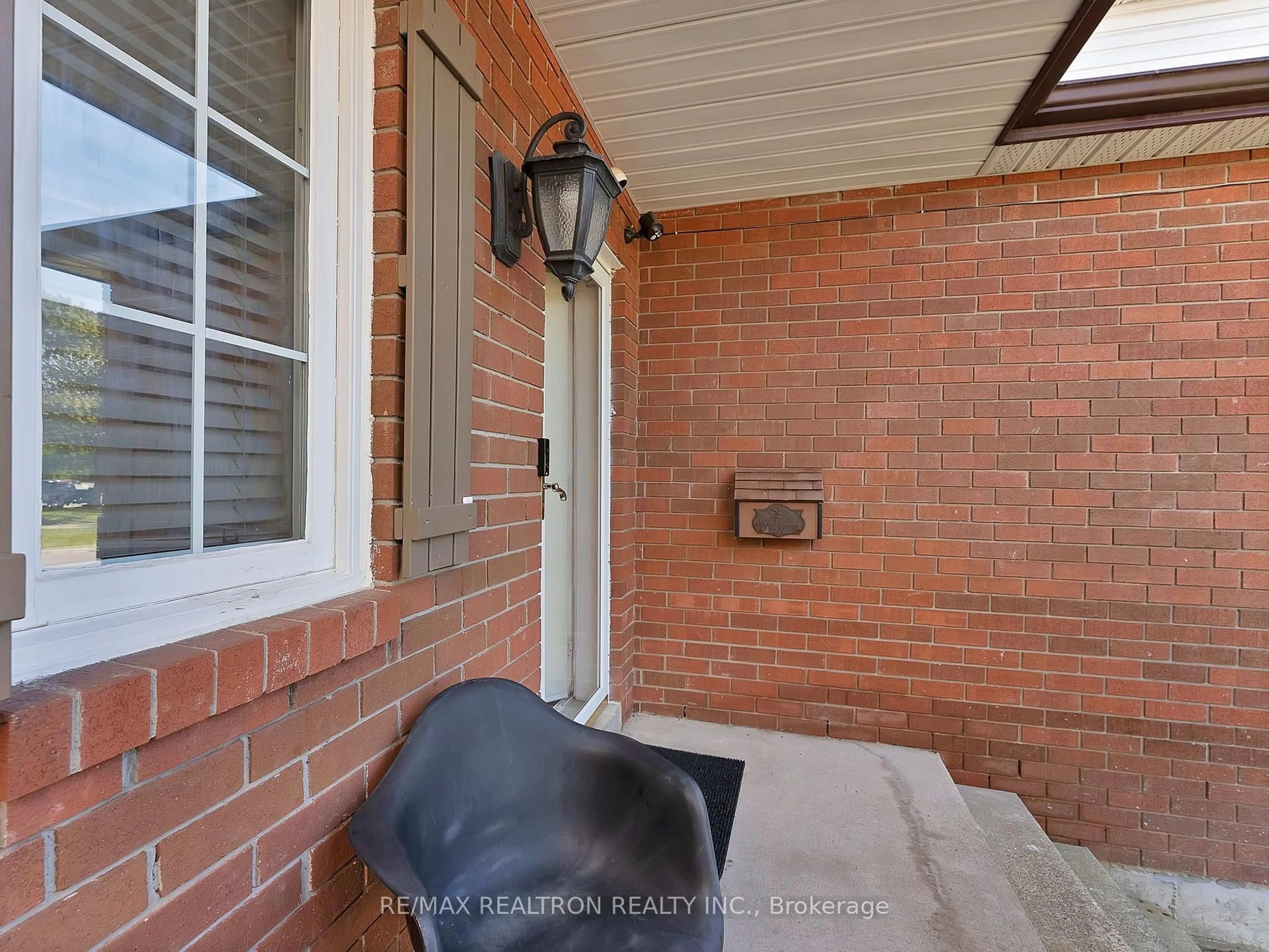 Patio, street for 83 Crawforth St, Whitby Ontario L1N 9K9