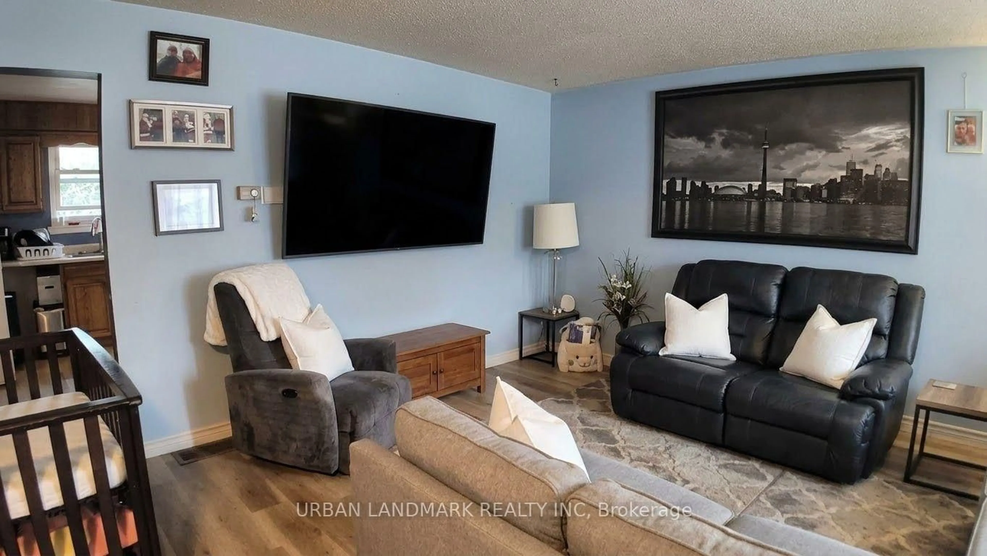 Living room with furniture, wood/laminate floor for 329 Durham Crt, Oshawa Ontario L1J 1W8