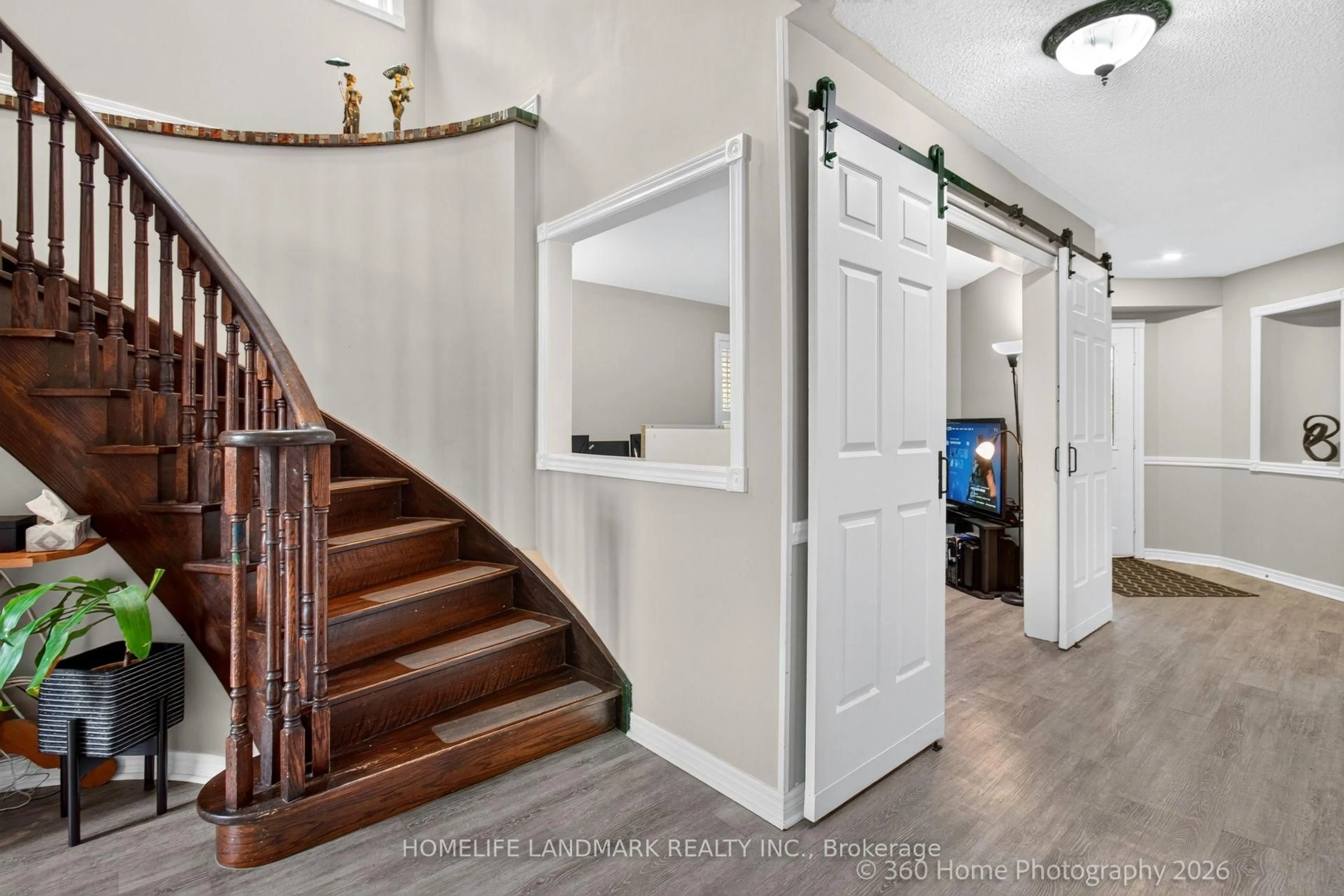 Indoor entryway for 42 Blackfriar Ave, Whitby Ontario L1M 1E4